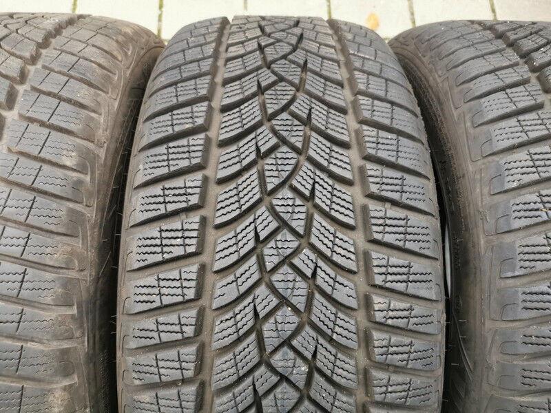 4 x 215/45R16 90V Winterreifen Goodyear Ultra Grip 8 Performance 8mm 2017/2018