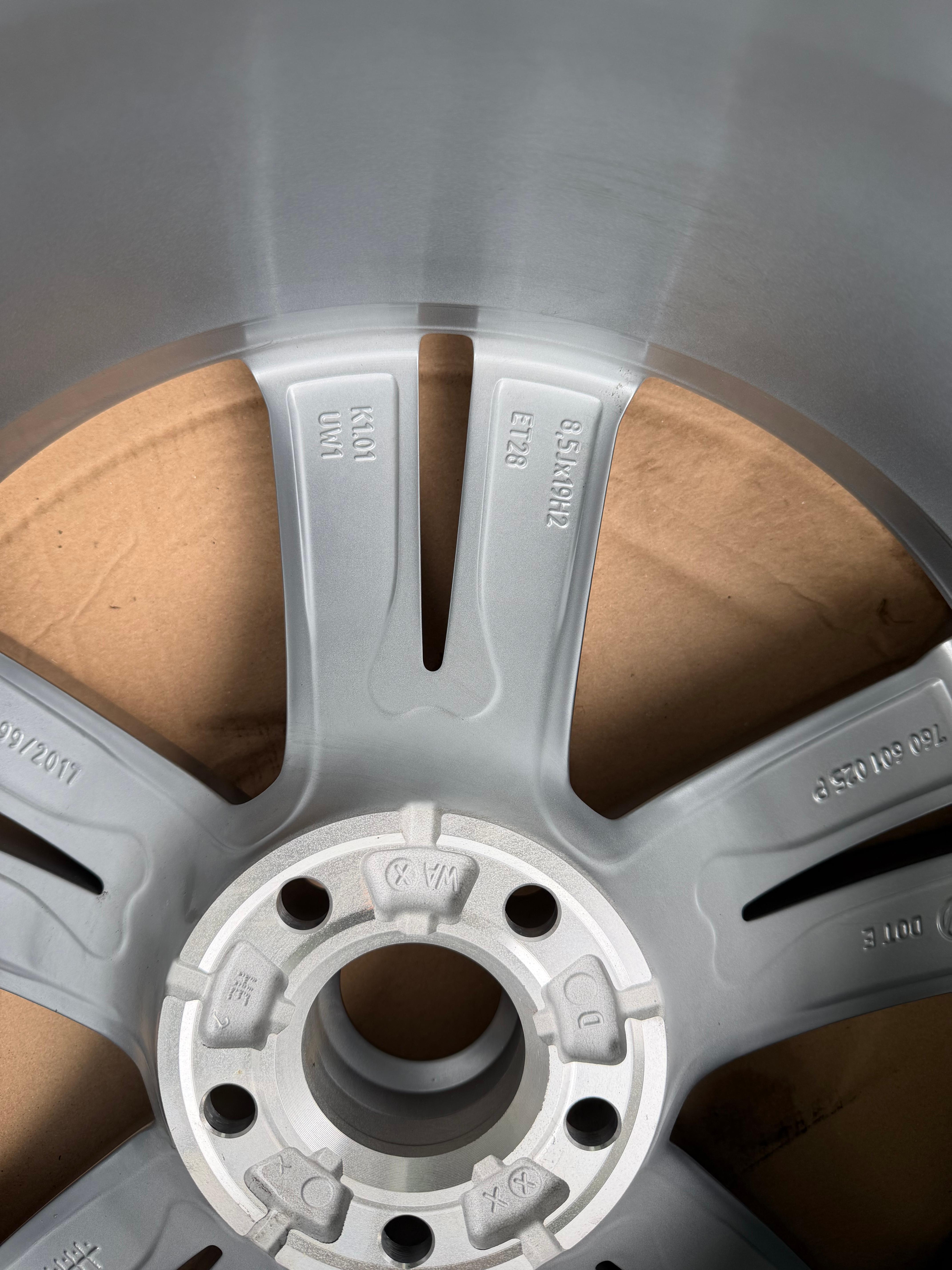1 cerchio in lega originale da 19" VW Touareg 3 III CR7 760601025P 8,5x19 ET38 Sebring