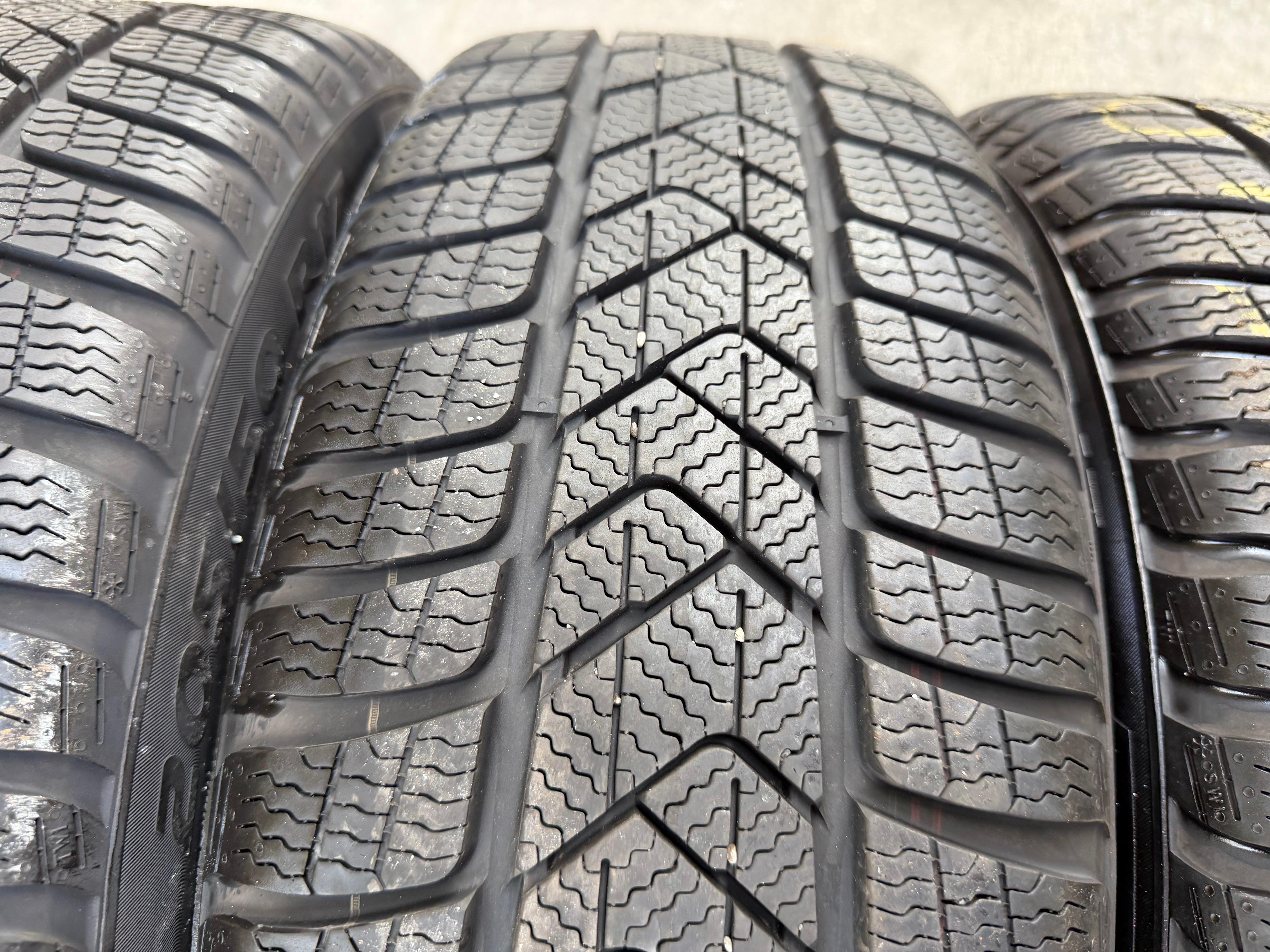 4 Original 17" Alu Winterräder Audi A3 S3 8Y 8Y0601025L 205/50R17 93H Pirelli