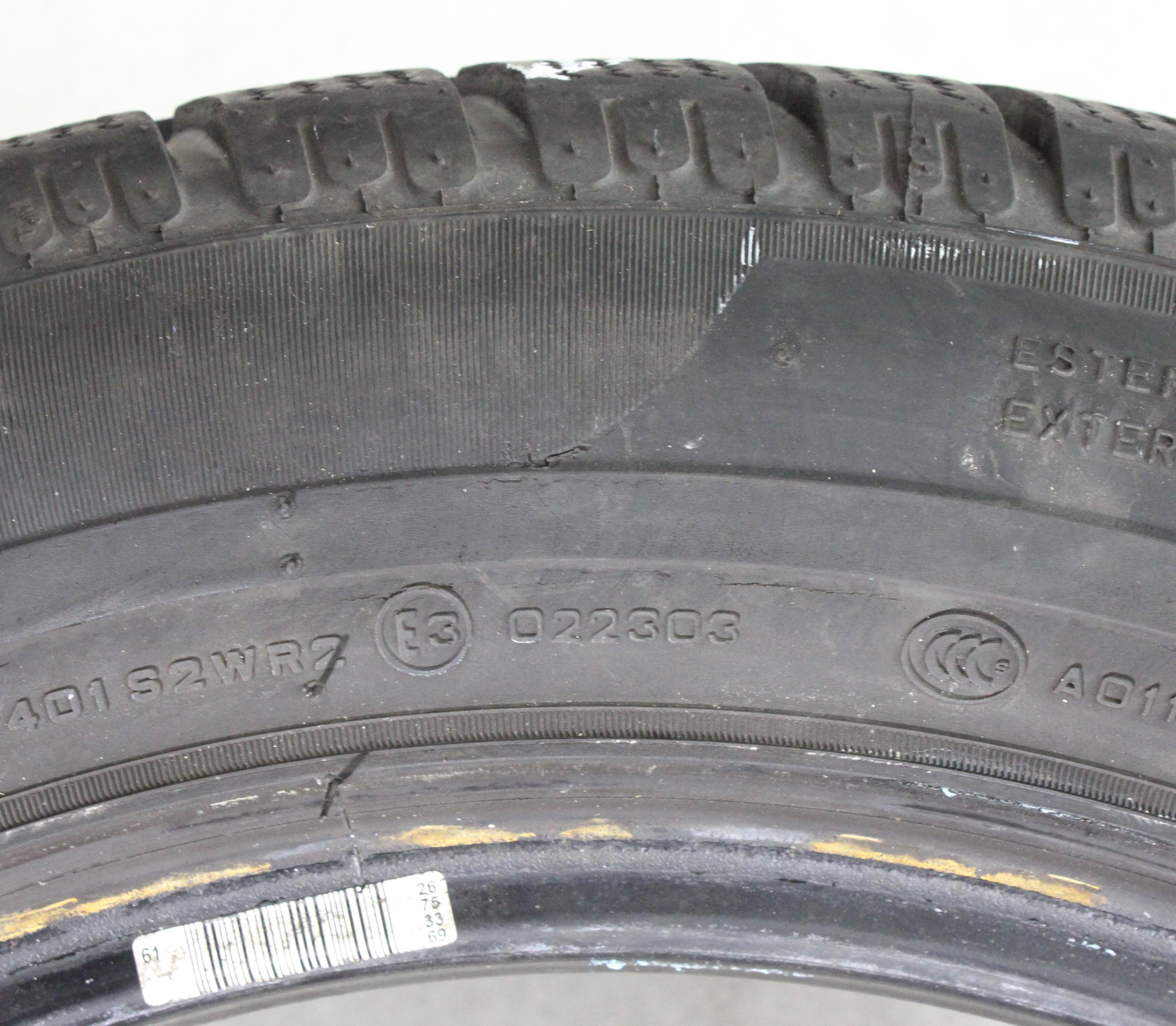 4 x 235/55R17 99V Winterreifen Pirelli Sottozero Winter 240 MO in der Mitte 4-4,5mm und auf den Schultern 5-5,5mm. 2017