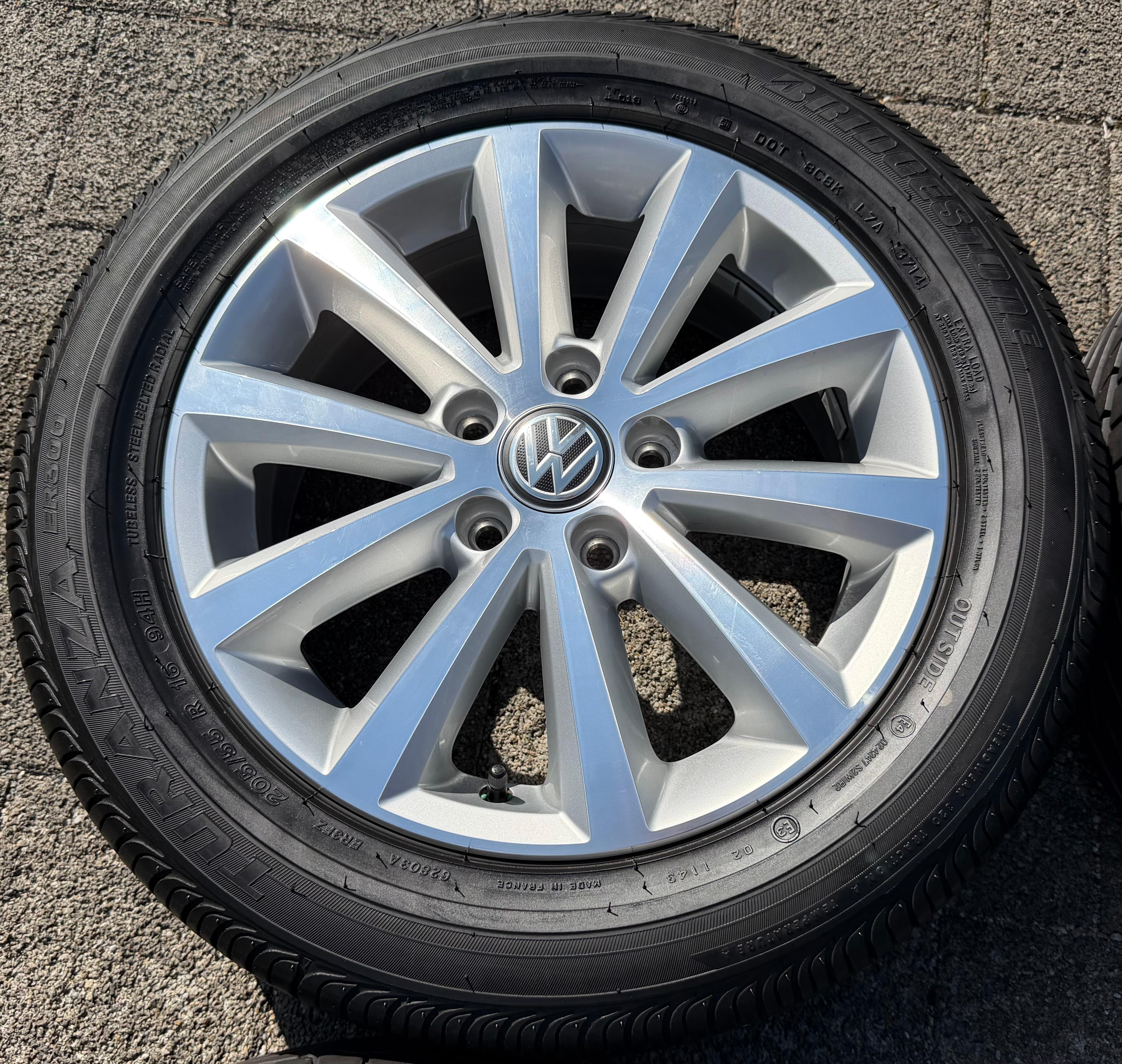 4 ruote estive originali in lega VW Golf 5 6 Touran Jetta Caddy 2K5601025G 205/55R16 94H