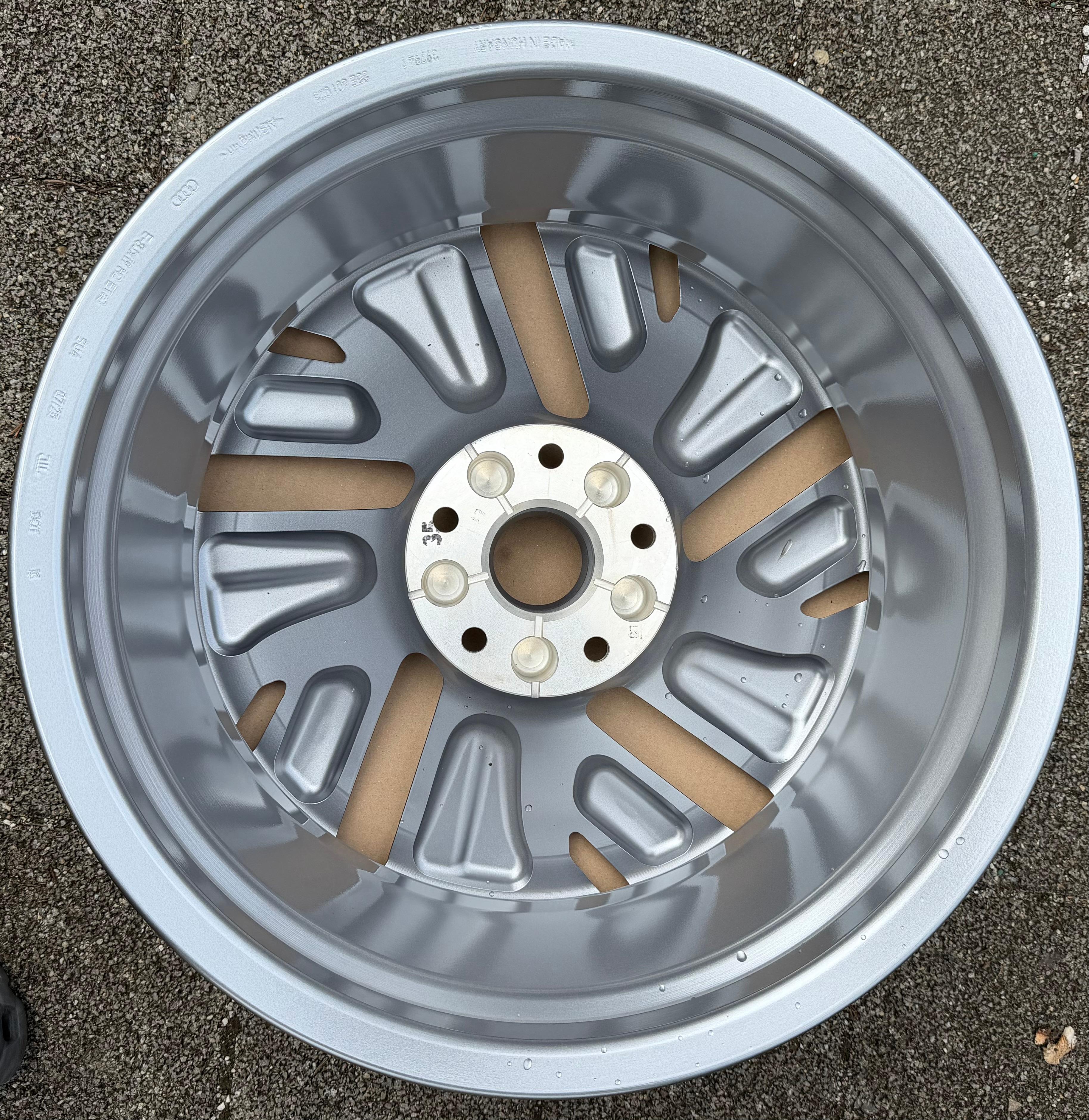 1 cerchio in lega originale da 19" per Audi A6 e-tron GH5 GHA 85E601025 8x19 ET43