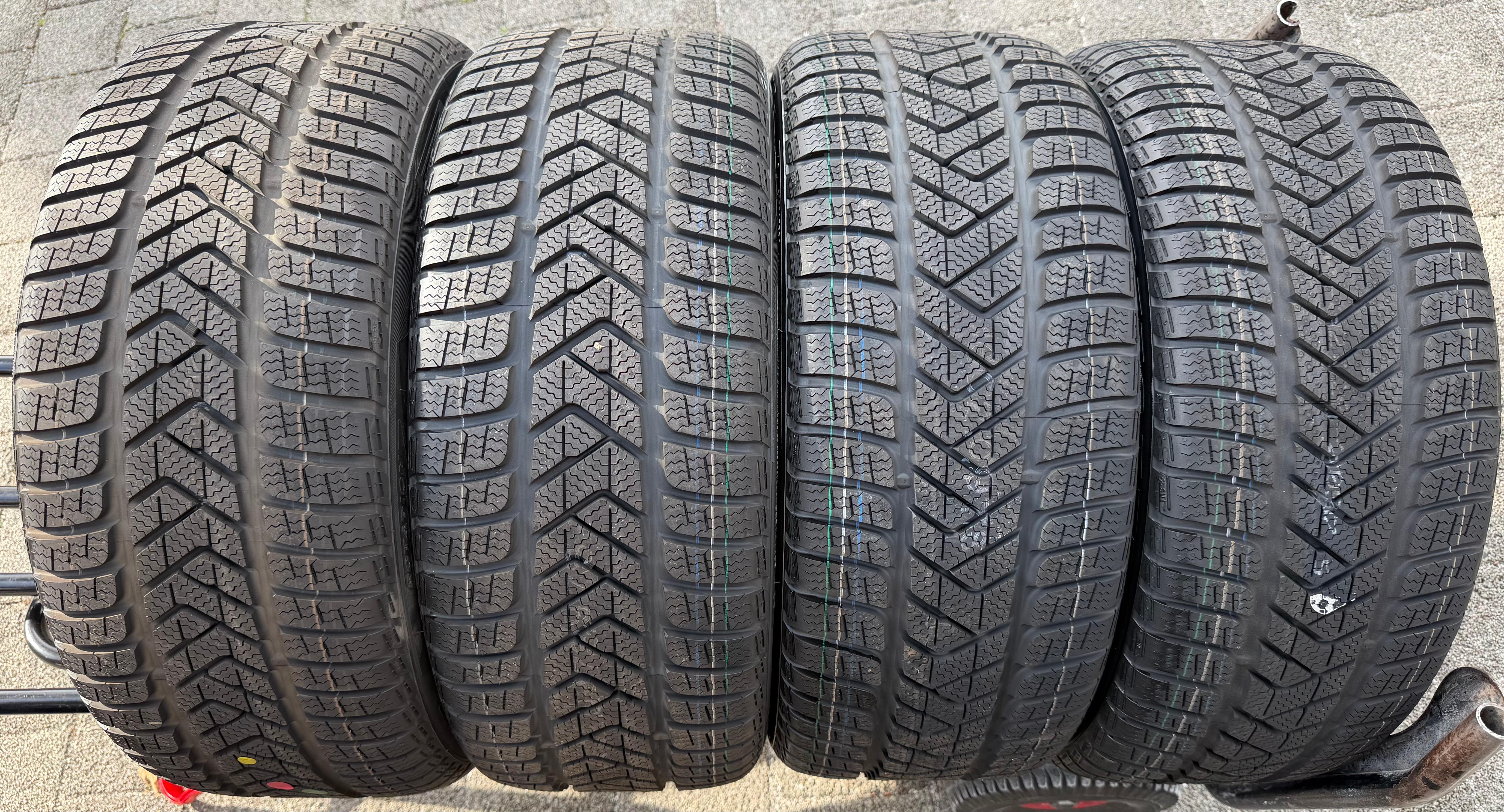 4 Original 18" Alu Winterräder Audi A4 S4 8W B9 8W0601025H 245/40R18 97V Pirelli