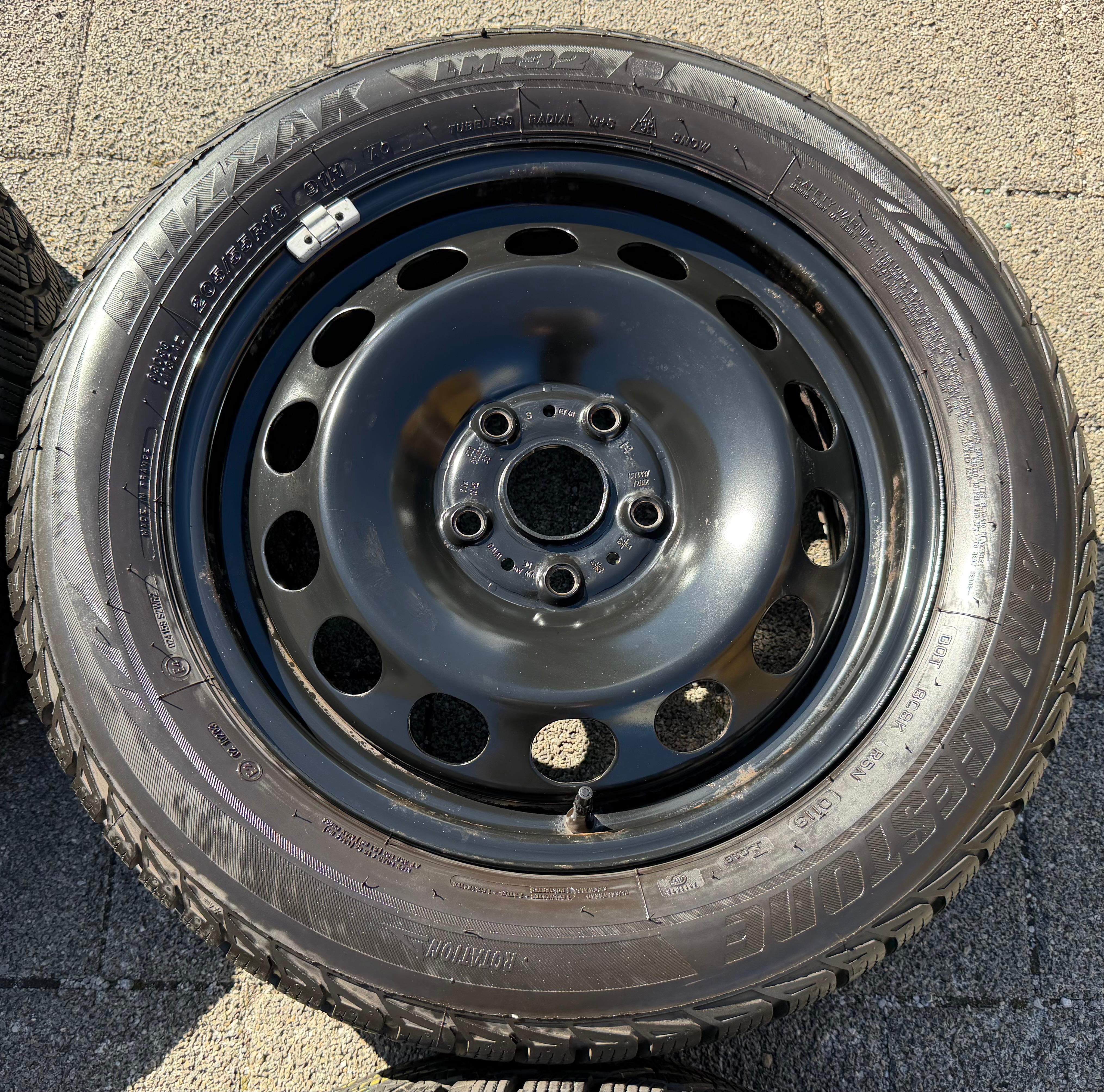 4 roues hiver VW Golf 7 Audi A3 8V Seat Leon 5F Skoda Octavia 5E 205/55R16 91H Bridgestone