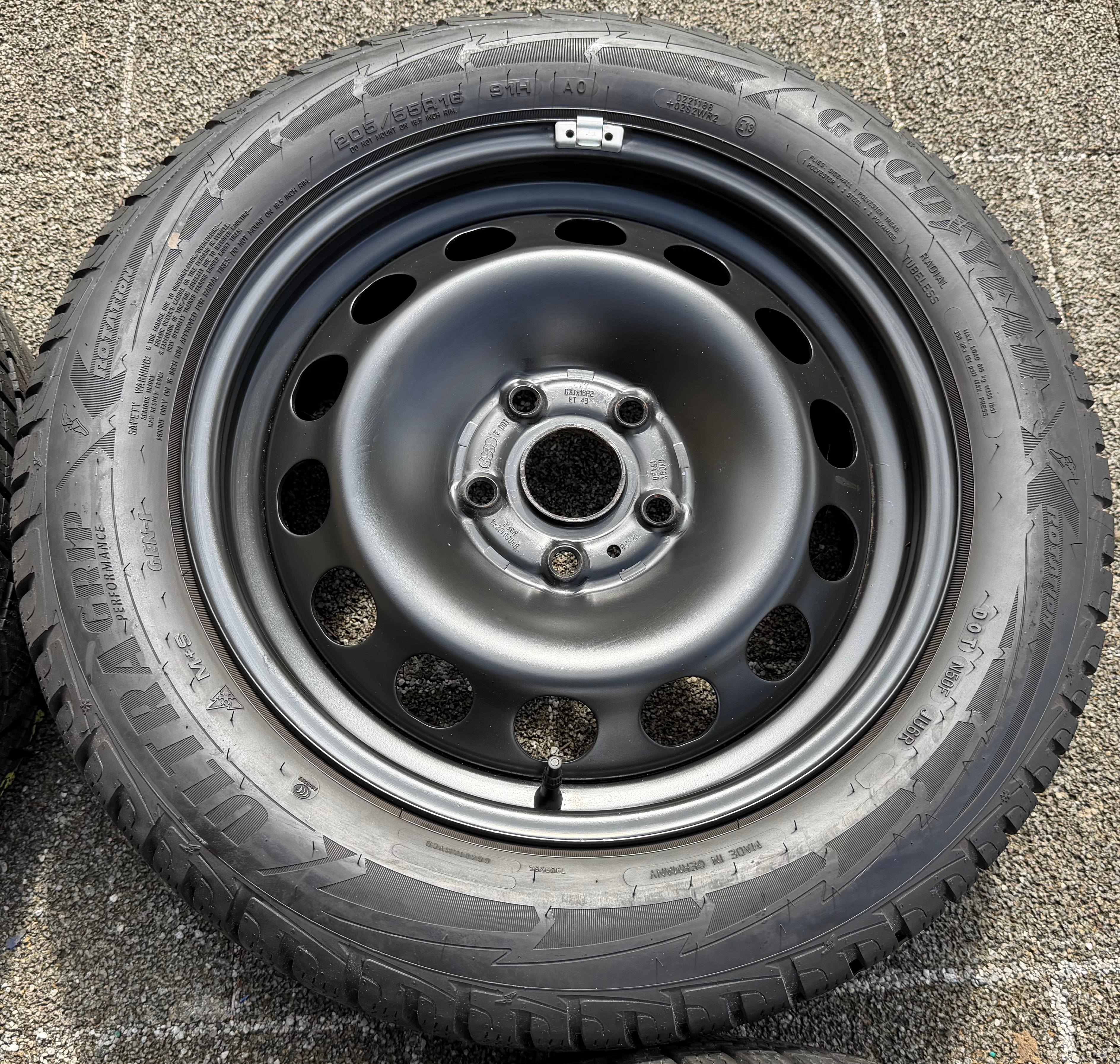 4 Winterräder Audi A3 8V Sportback Cabrio  205/55R16 91H Goodyear 8V0601027A 2022