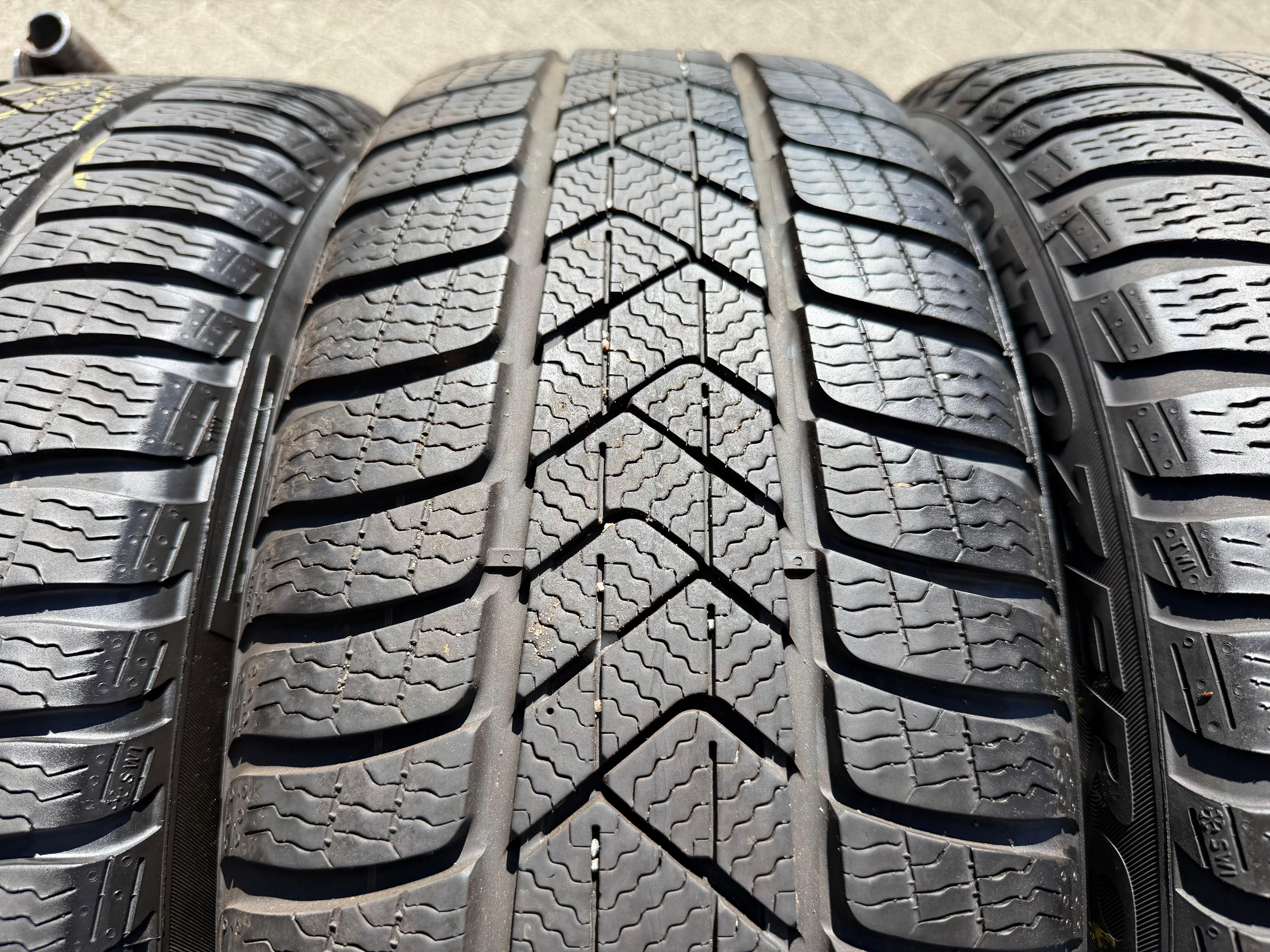 4 Original 17" Alu Winterräder Audi A3 S3 8V 8Y0601025L 205/50R17 93H Pirelli