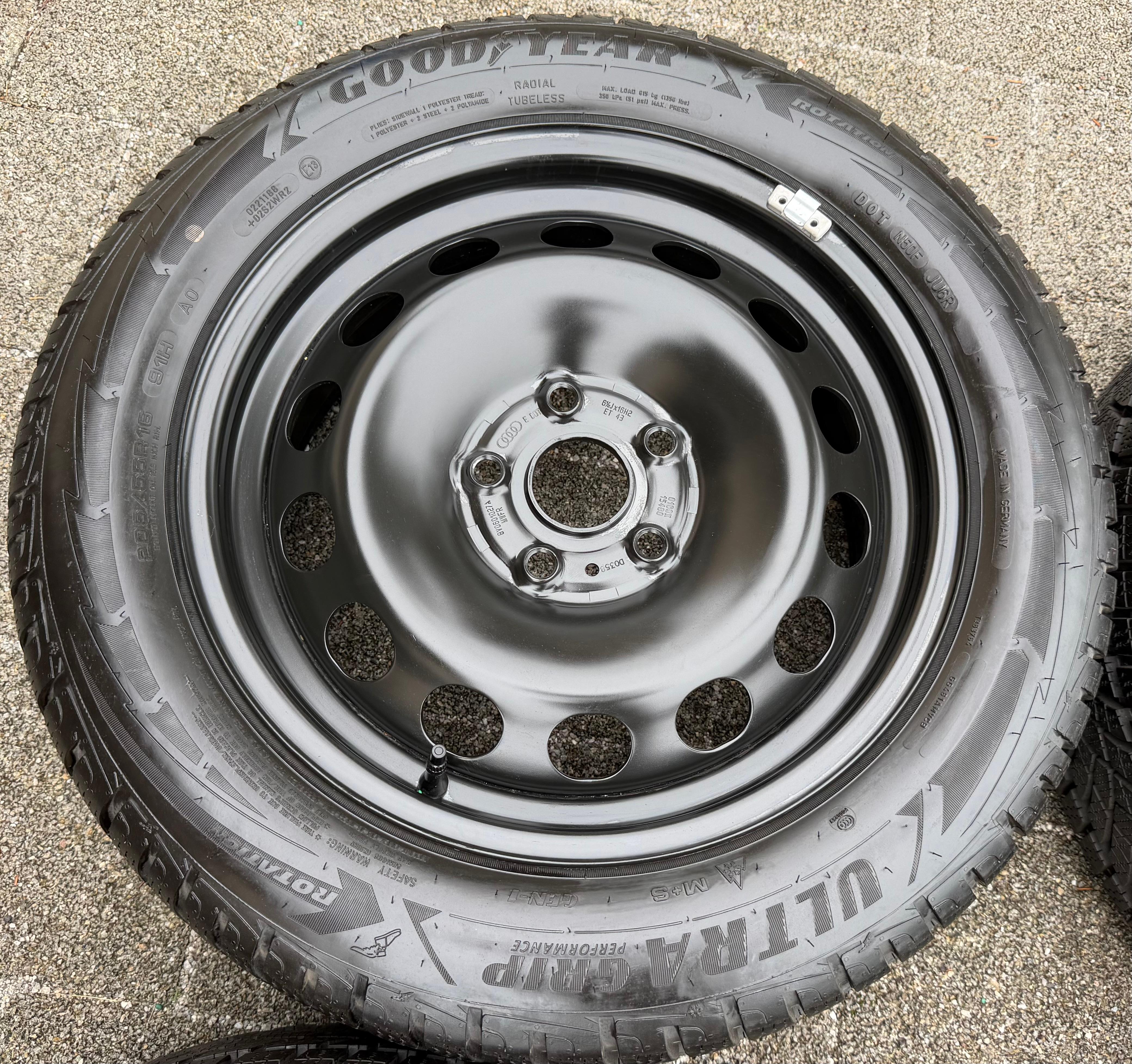 4 Winterräder Audi A3 8V Sportback Cabrio  205/55R16 91H Goodyear 8V0601027A