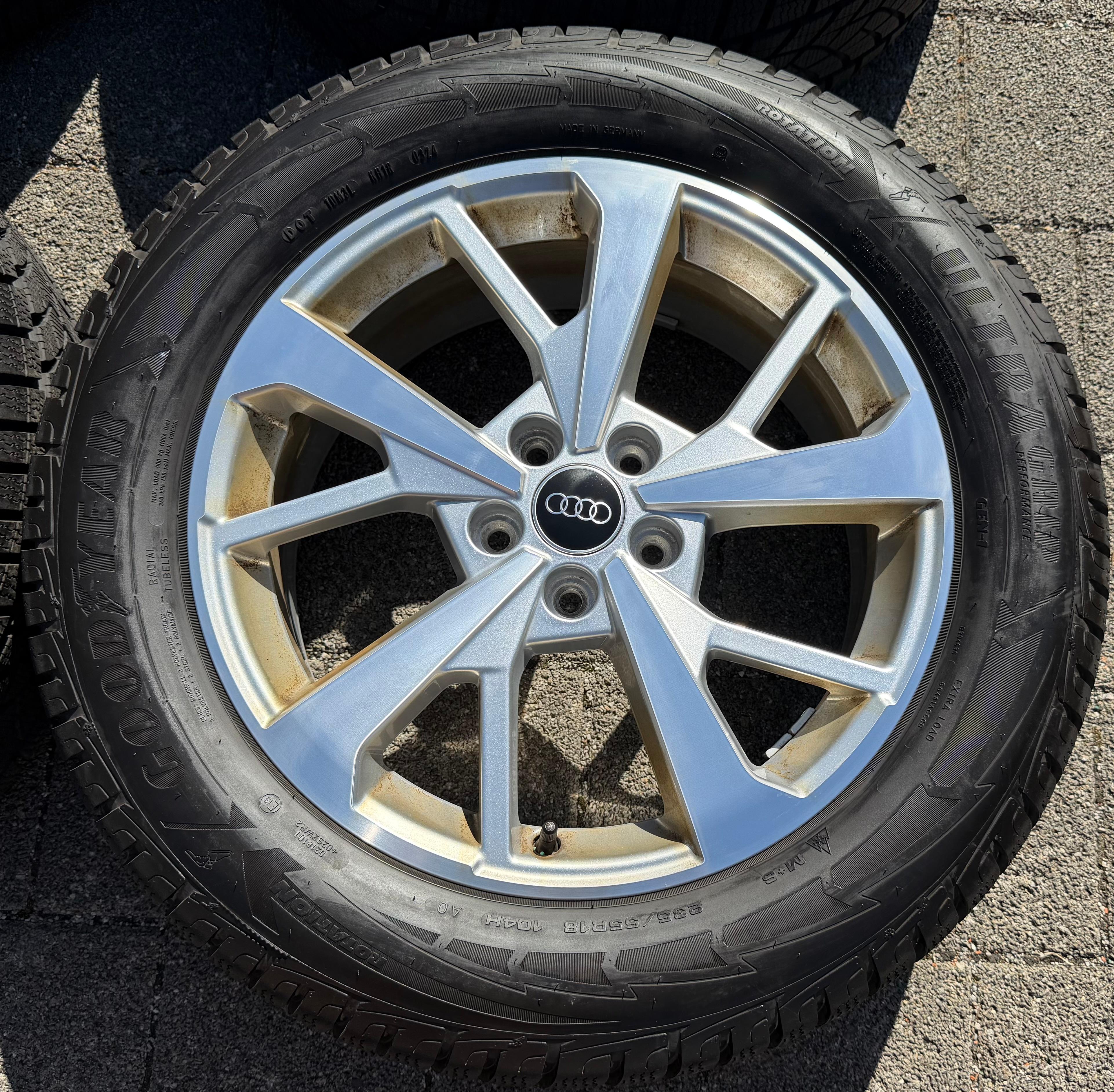 4 Original 18" Alu Winterräder Audi Q3 F3 83A 83A601025J 235/55R18 104H Goodyear