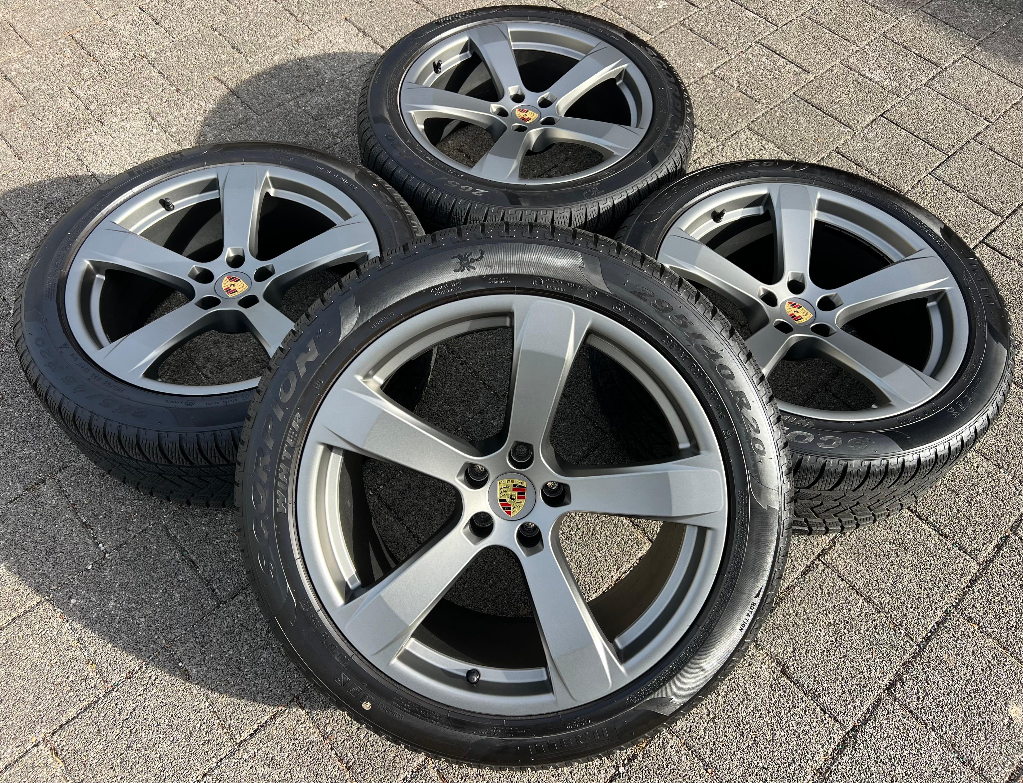 4 ORIGINELE 20" LICHTMETALEN WINTERWIELEN PORSCHE MACAN 265/45R20 104V 295/40R20 106V BANDENDRUKCONTROLESYSTEEM
