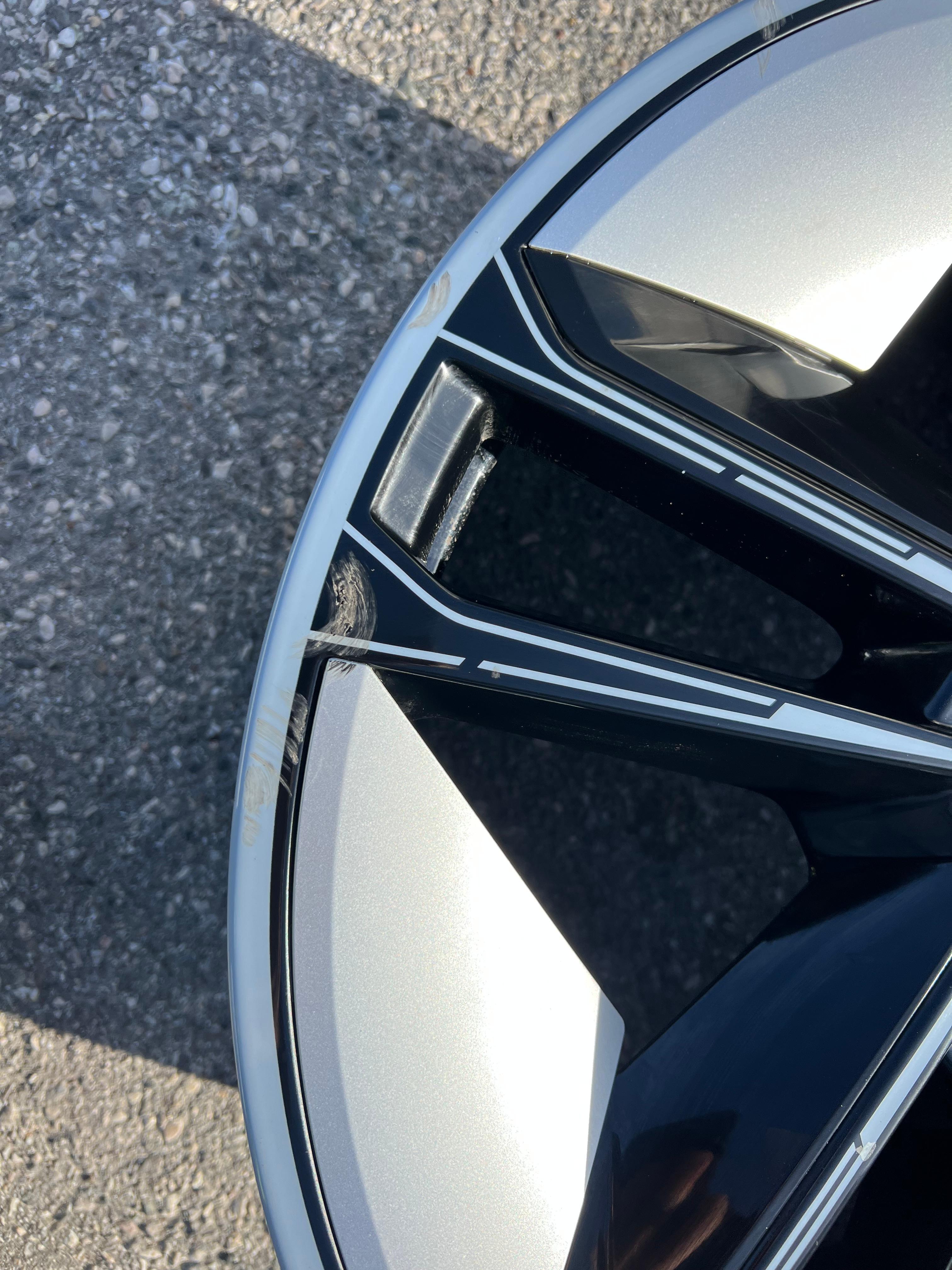 1 X CERCHIO ORIGINALE 21" IN ALLUMINIO AUDI E-TRON 4J3601025AC 9,5x21 ET60 FREIHAUS