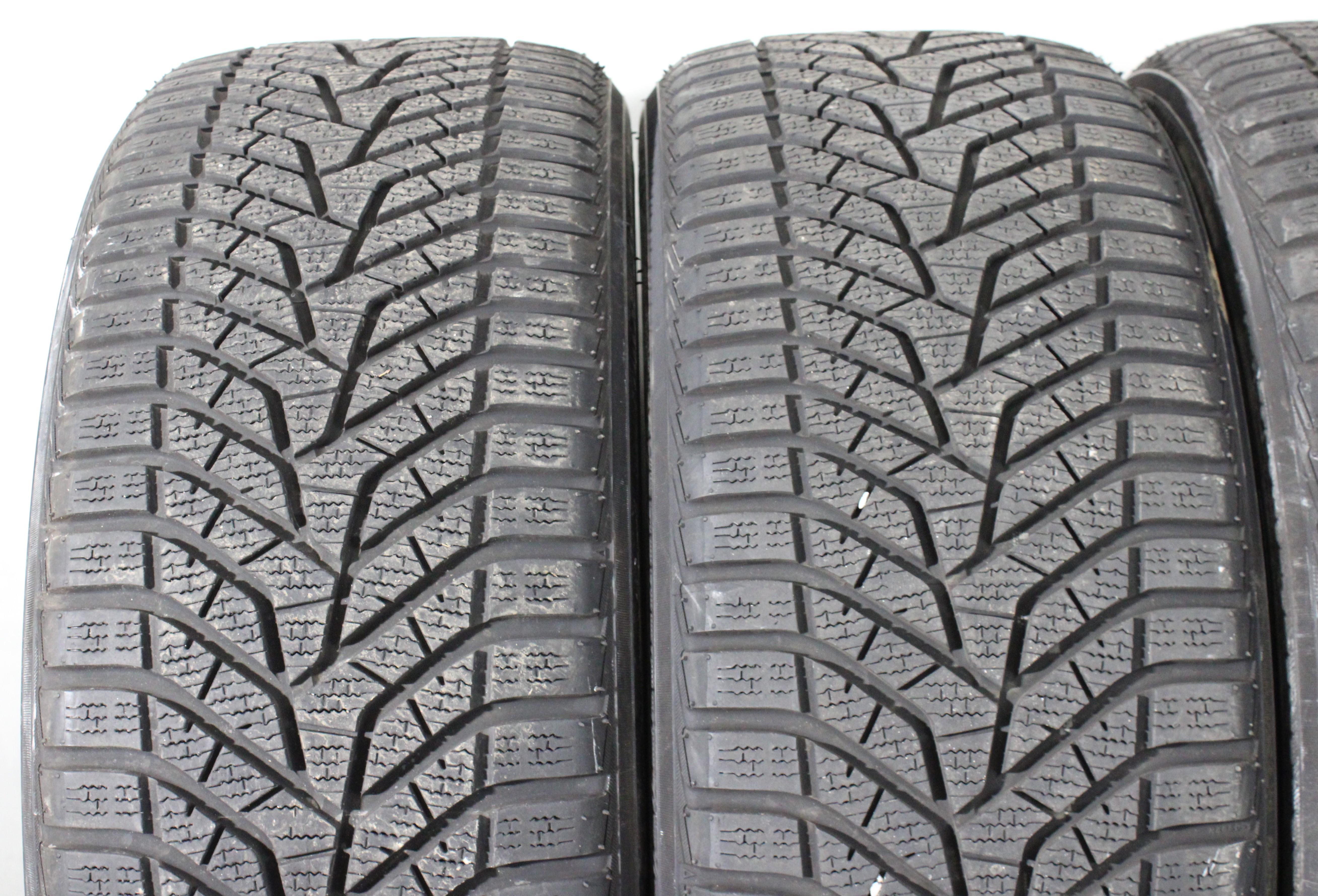 4 x 245/40R21 100V pneumatici invernali Yokohama BluEarth Winter V905 Battistrada completo 2024 XL