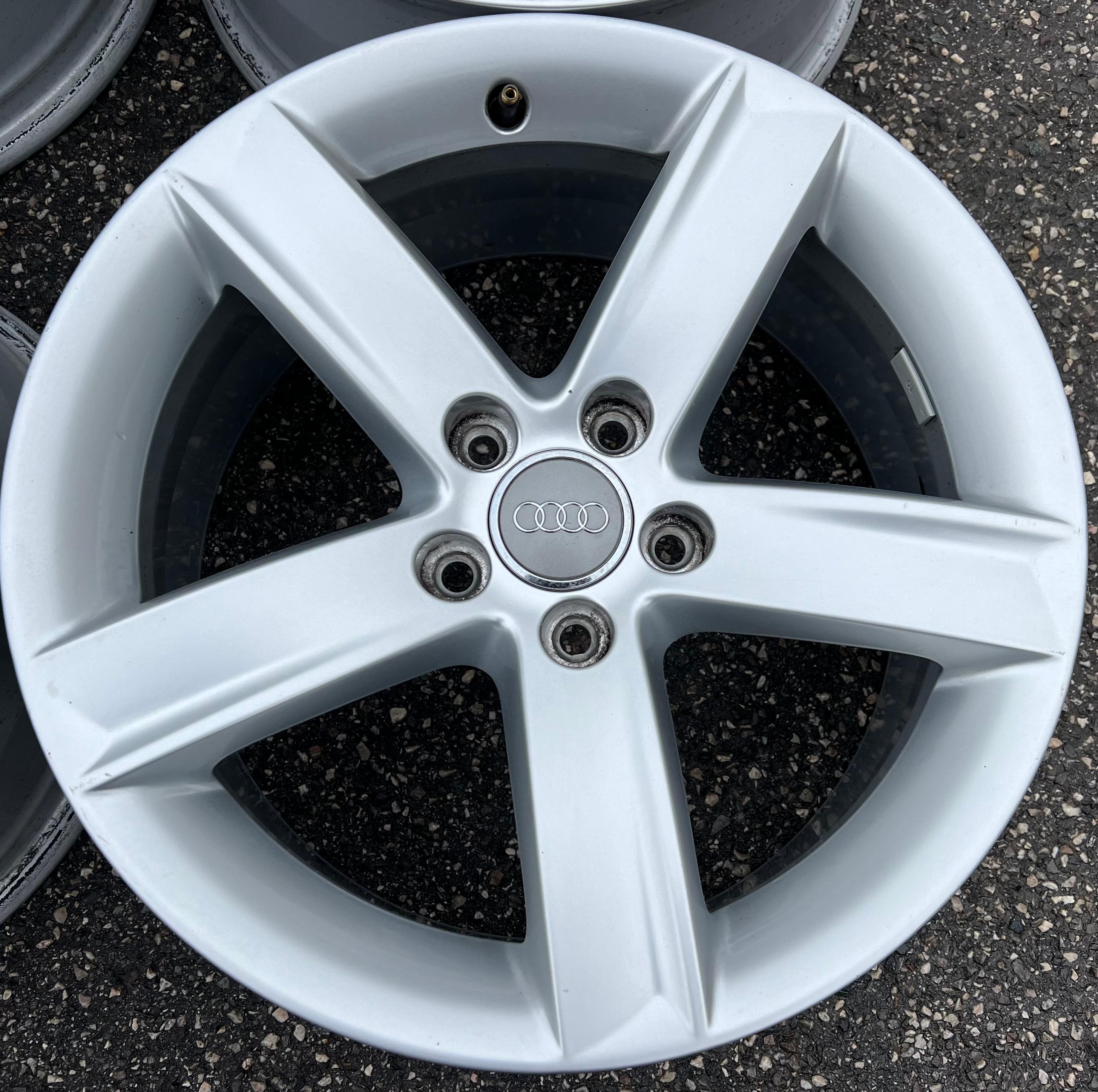 4 CERCHI ORIGINALI IN ALLUMINIO DA 17" AUDI A5 8T 8T0071497 CONSEGNA GRATUITA