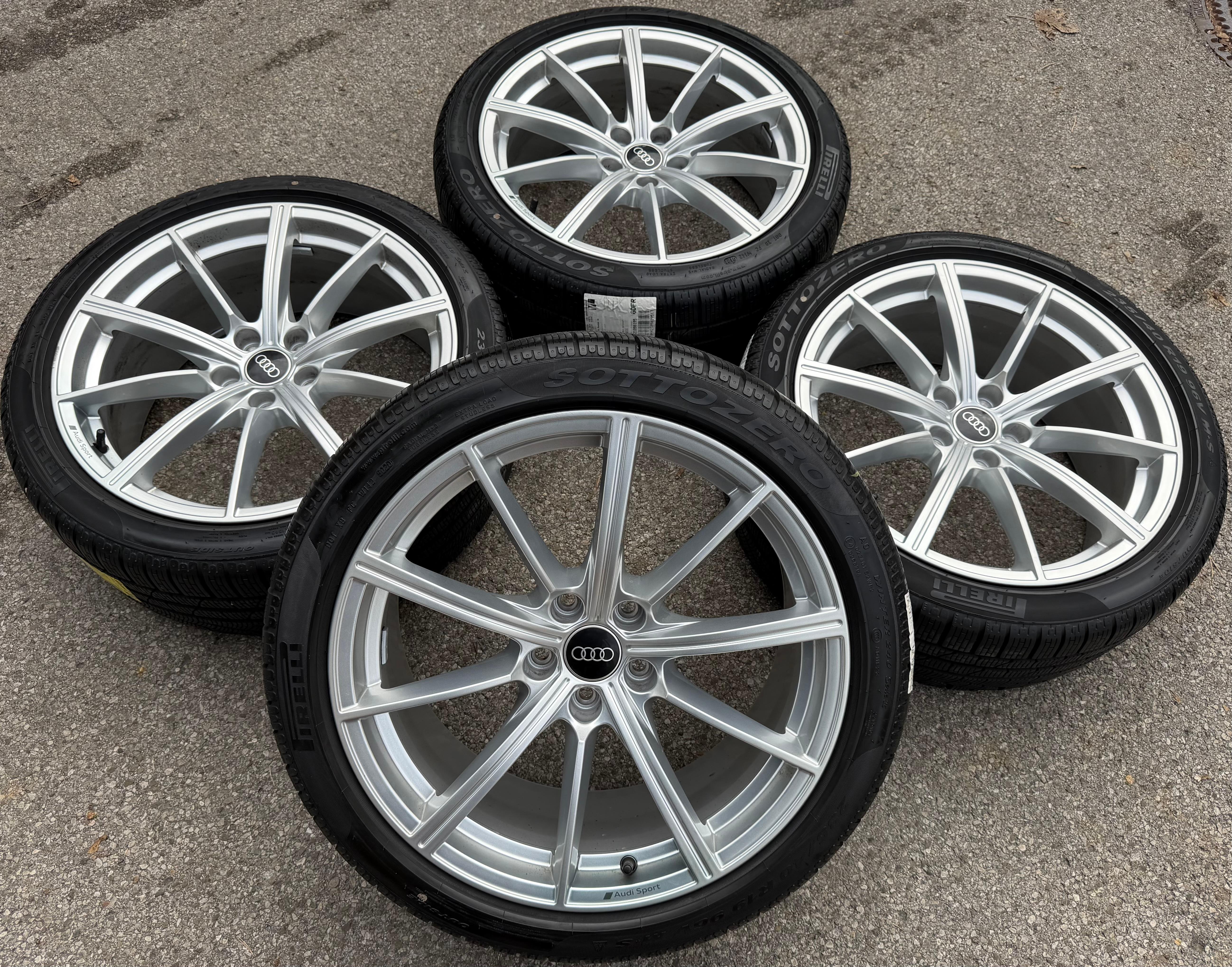 4 roues hiver en alliage d’origine 19" Audi RS4 RS5 8W 8W0601025CP 235/40R19 96V Pirelli