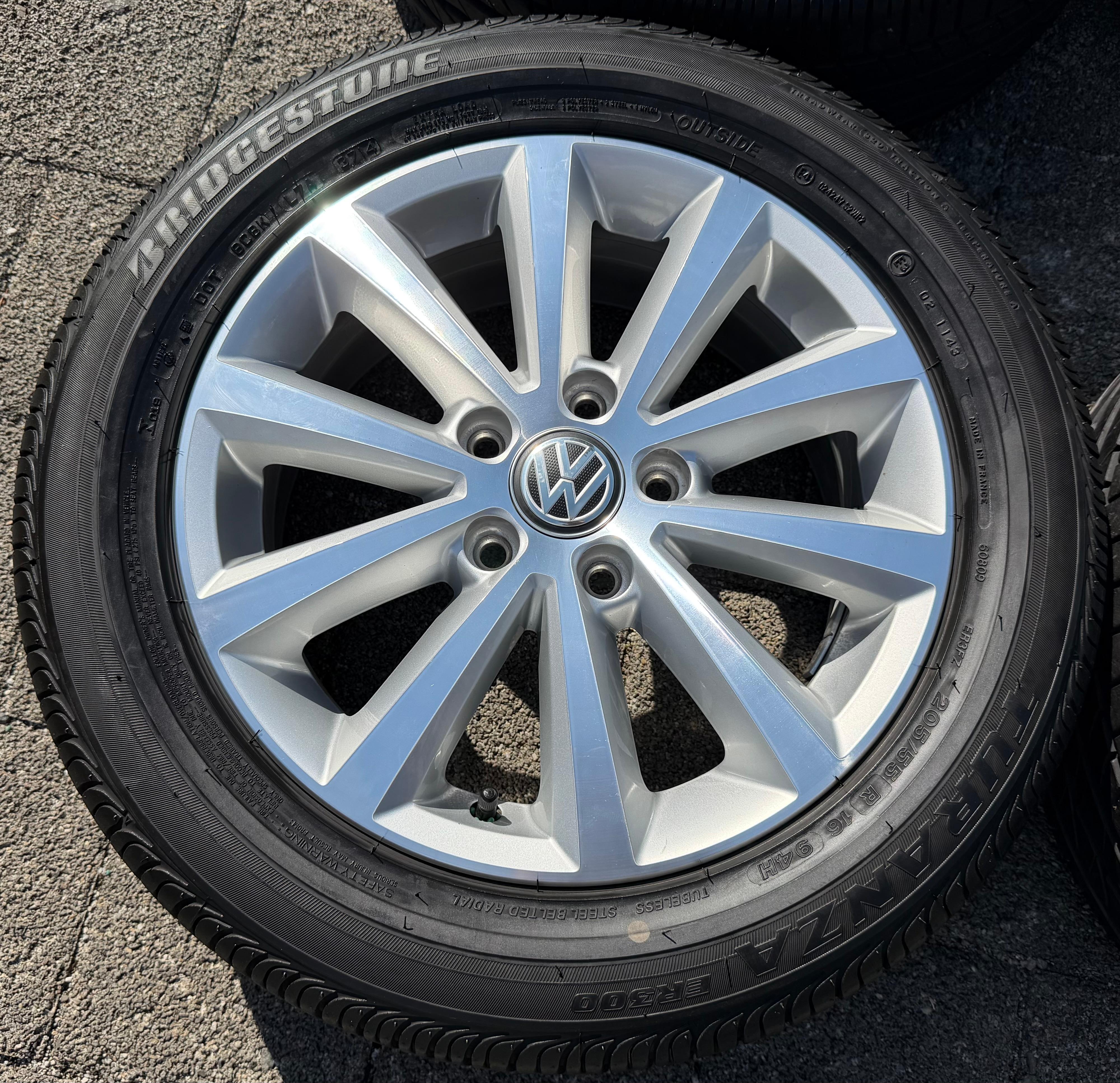 4 ruote estive originali in lega VW Golf 5 6 Touran Jetta Caddy 2K5601025G 205/55R16 94H