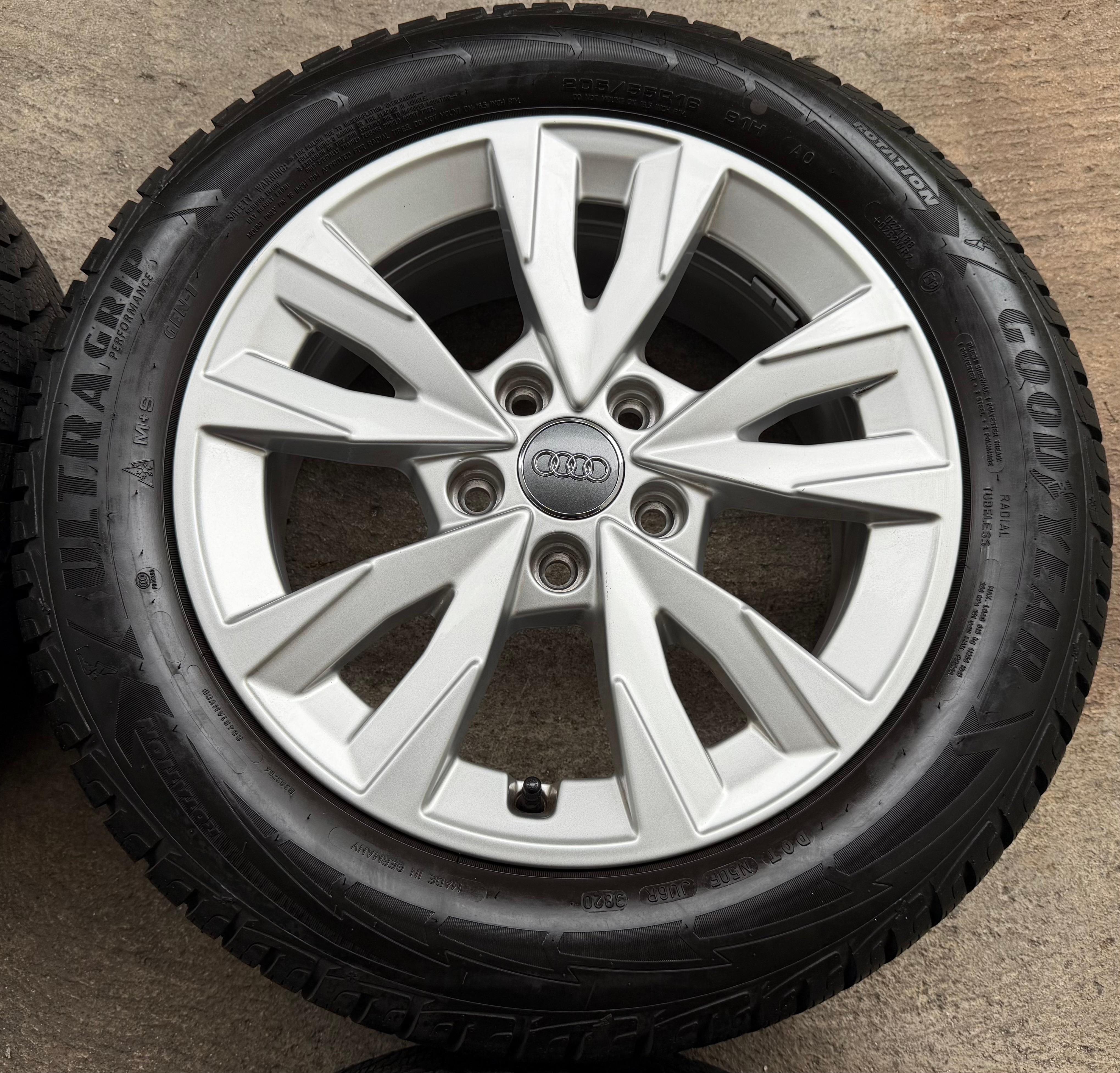4 Original Alu Winterräder Audi A3 8Y 8Y0071496 205/55R16 91H Goodyear