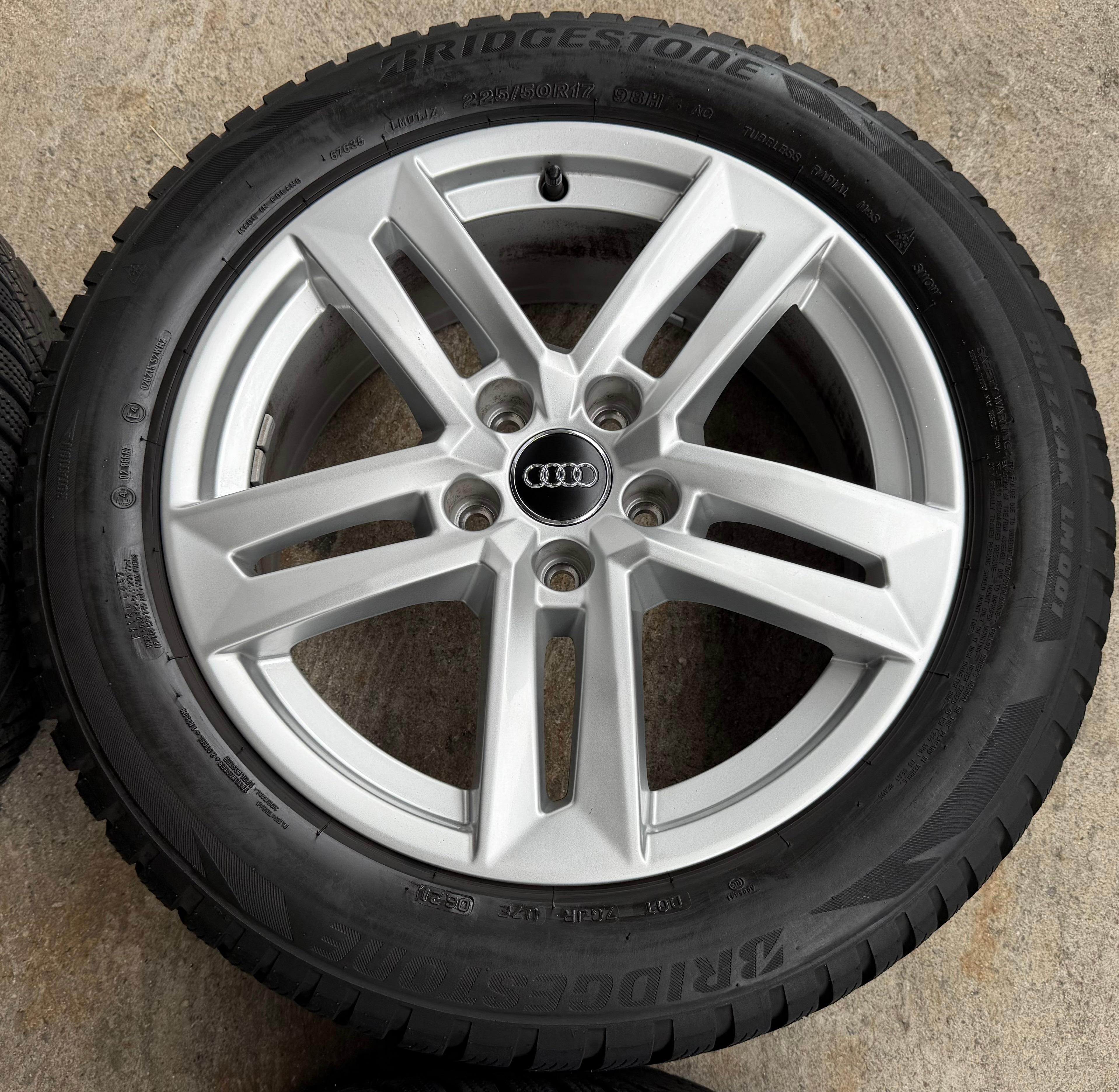 4 Original 17" Alu Winterräder Audi A4 B9 8W 8W0601025P 225/50R17 98H Bridgestone