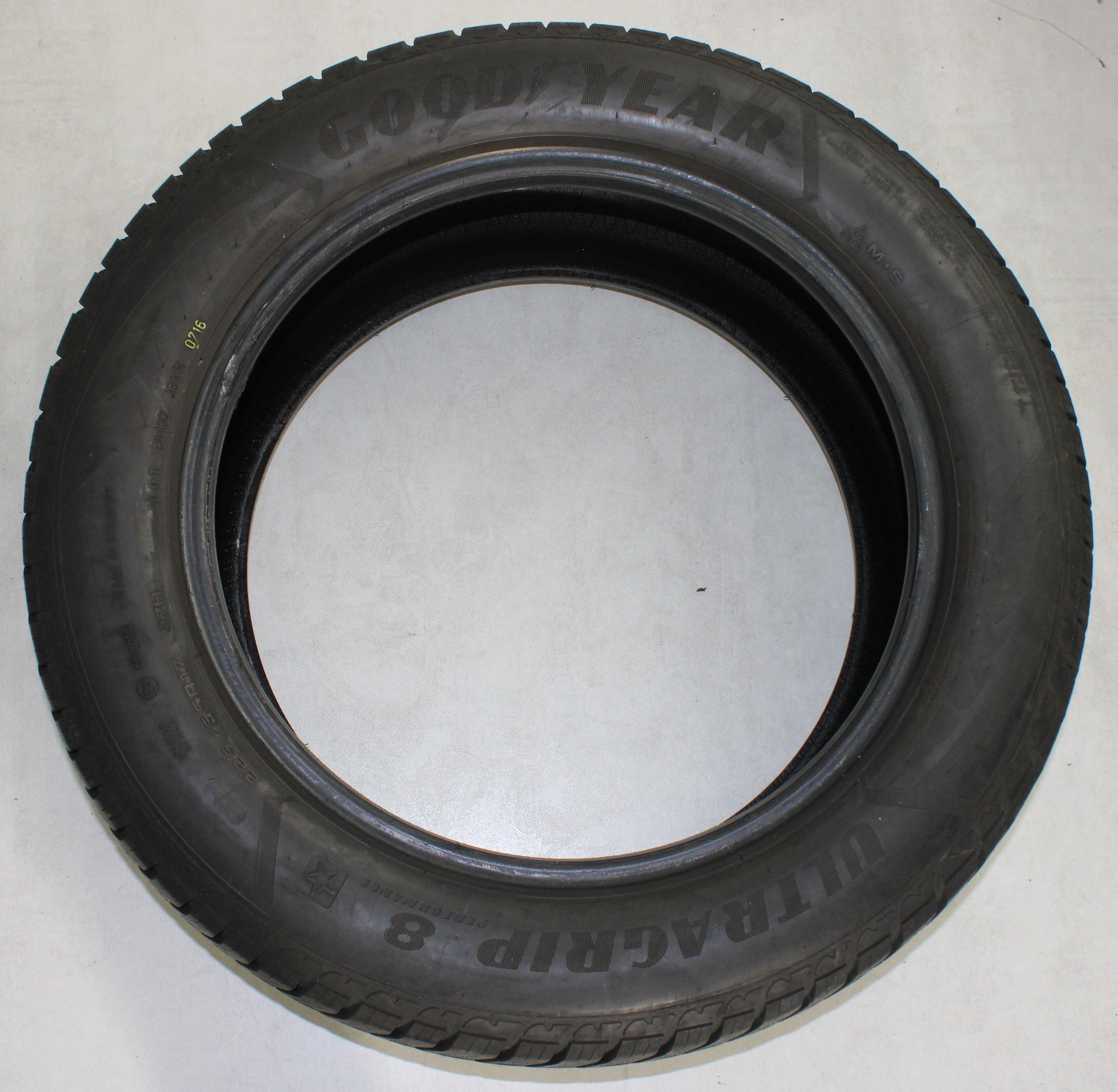 2 x 225/55R17 97H Winterreifen Goodyear Ultra Grip 8 Performance * 1x5-5,5mm/1x5,5-6mm 2016
