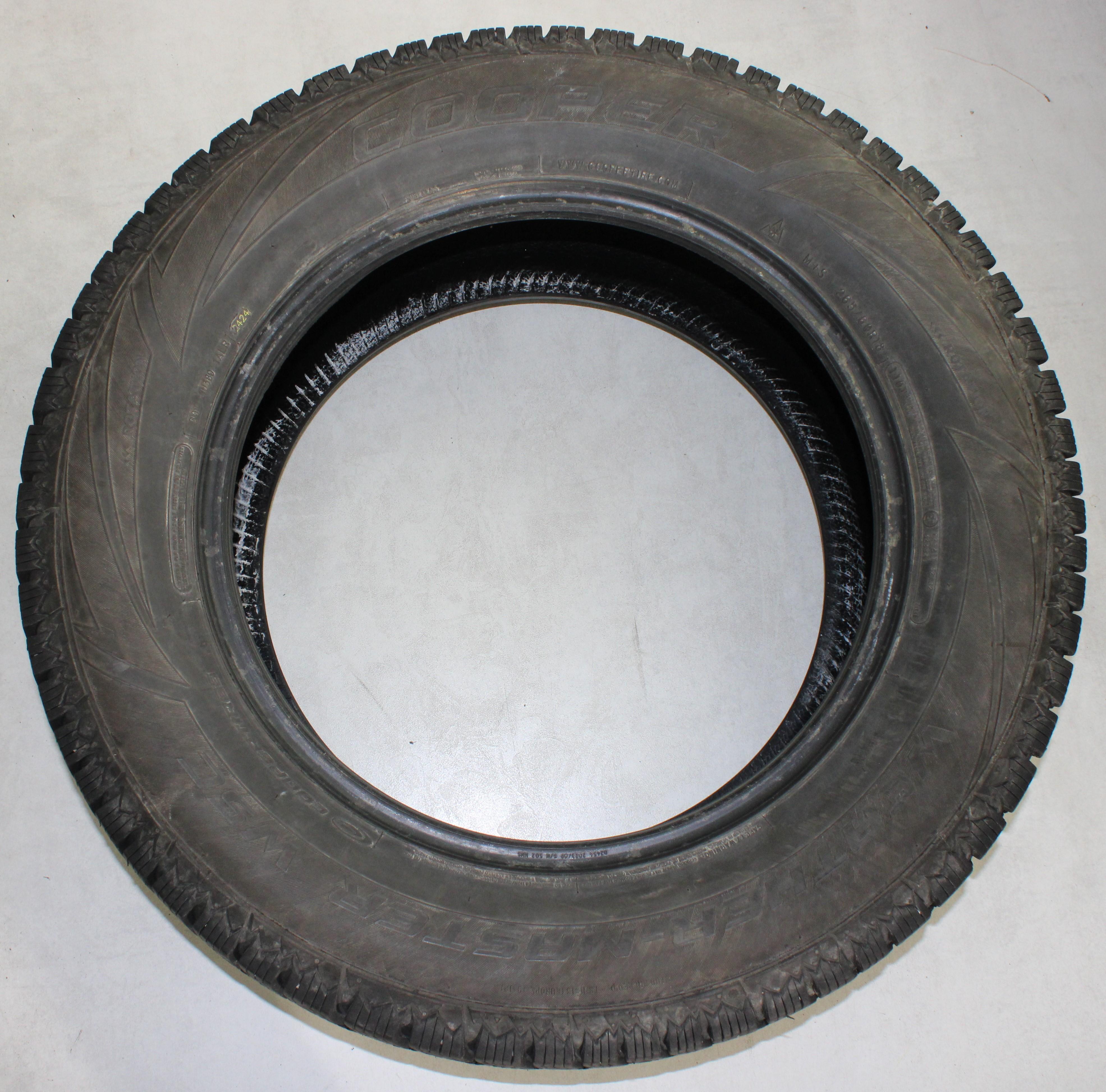 2 x 265/60R18 110T Winterreifen Cooper Weather-Master WSC in der Mitte 5,5mm und auf den Schultern 6-6,5mm. 2024