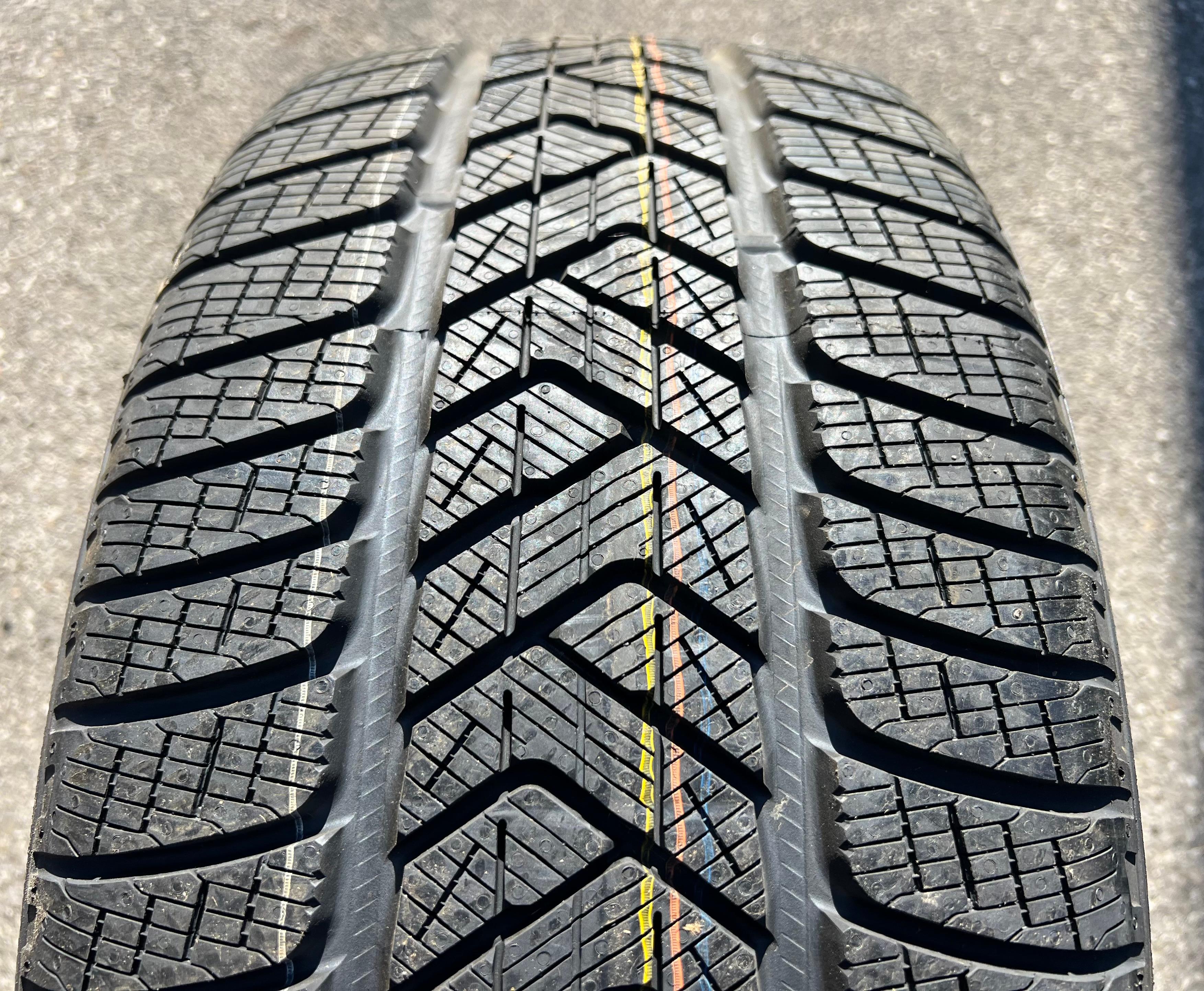 1 x 255/45R20 101V pneumatico invernale Pirelli Scorpion Winter AO battistrada integro 2018