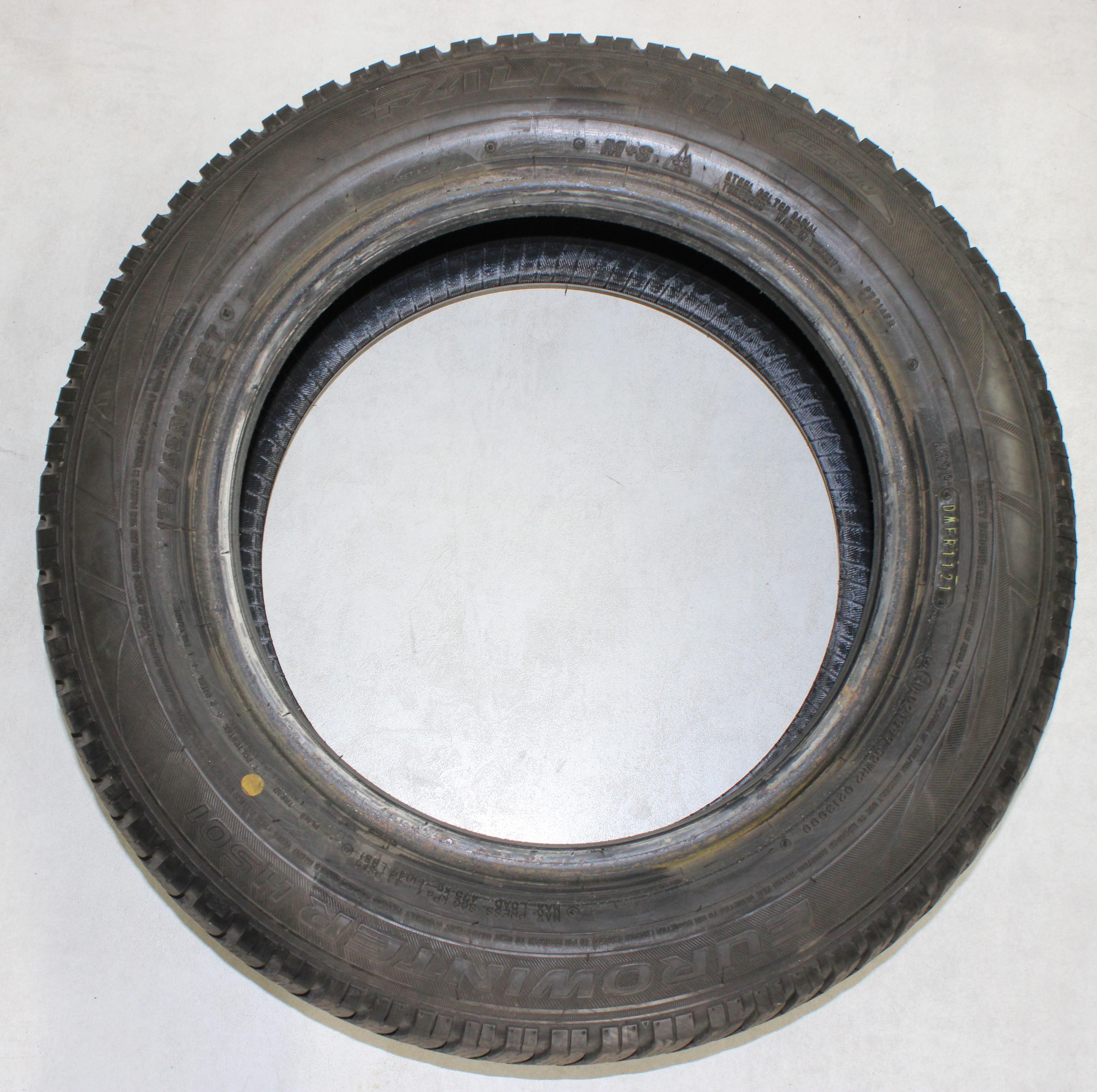 2 x 175/65R14 82T Winterreifen Falken Eurowinter HS01 1x5-5,5mm/1x6mm 2019/2021