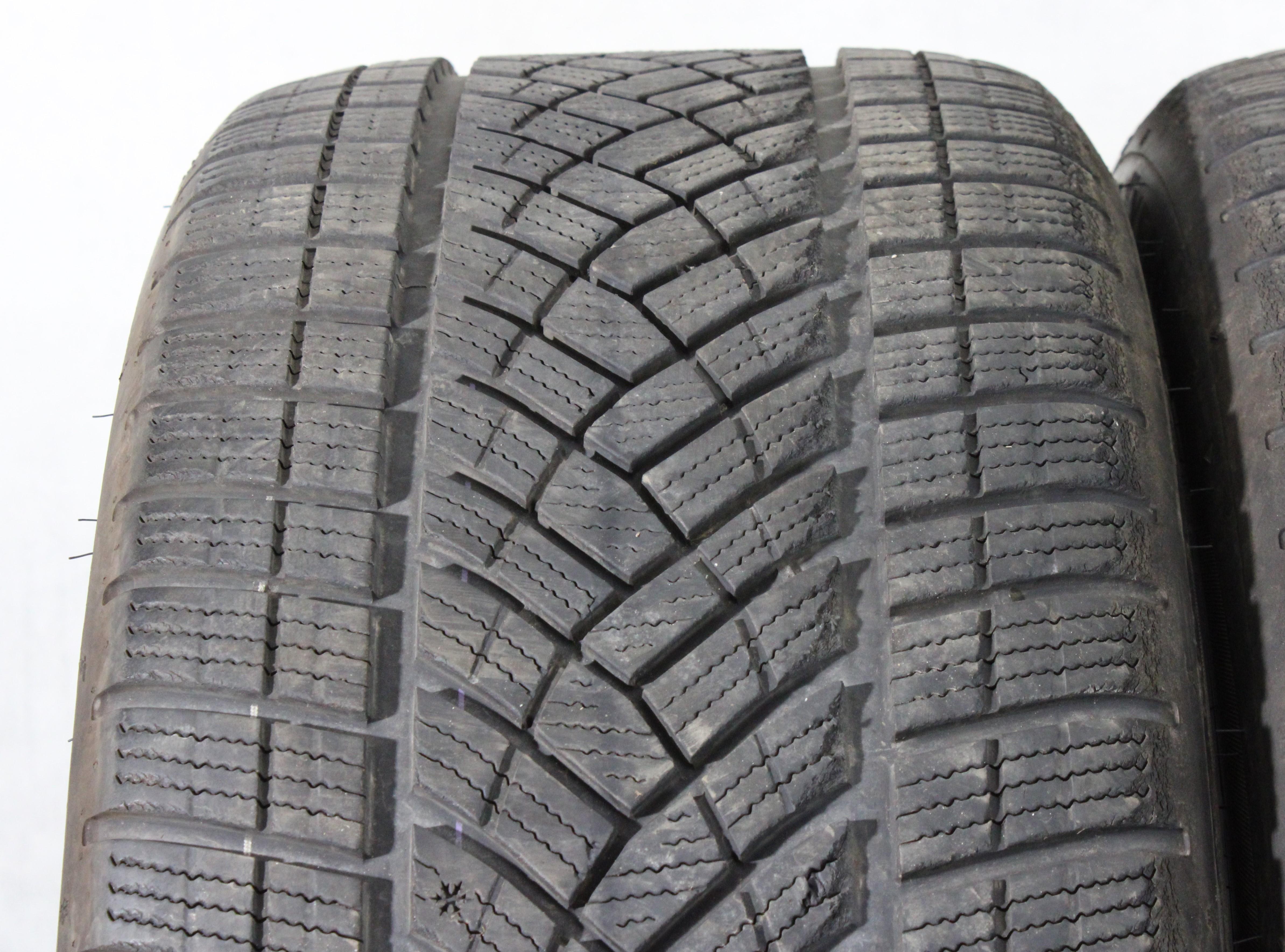 2 x 285/45R20 112H pneumatici invernali Goodyear Ultra Grip Performance + SUV AO 5,5-6mm 2024