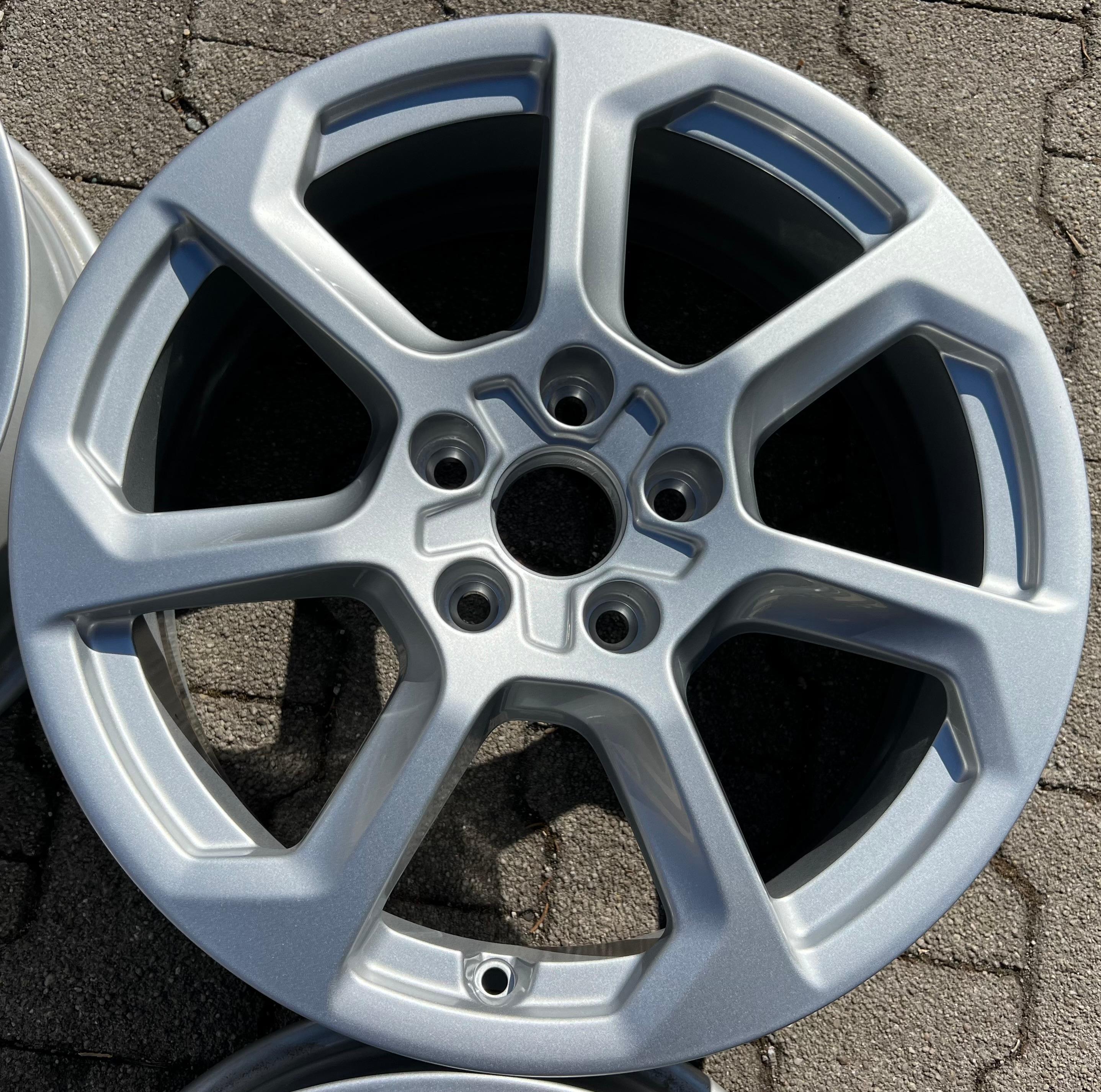 4 JANTES ORIGINALES 17" EN ALU AUDI Q2 GA 81A601025T 6,5x17 ET39 FREIHAUS