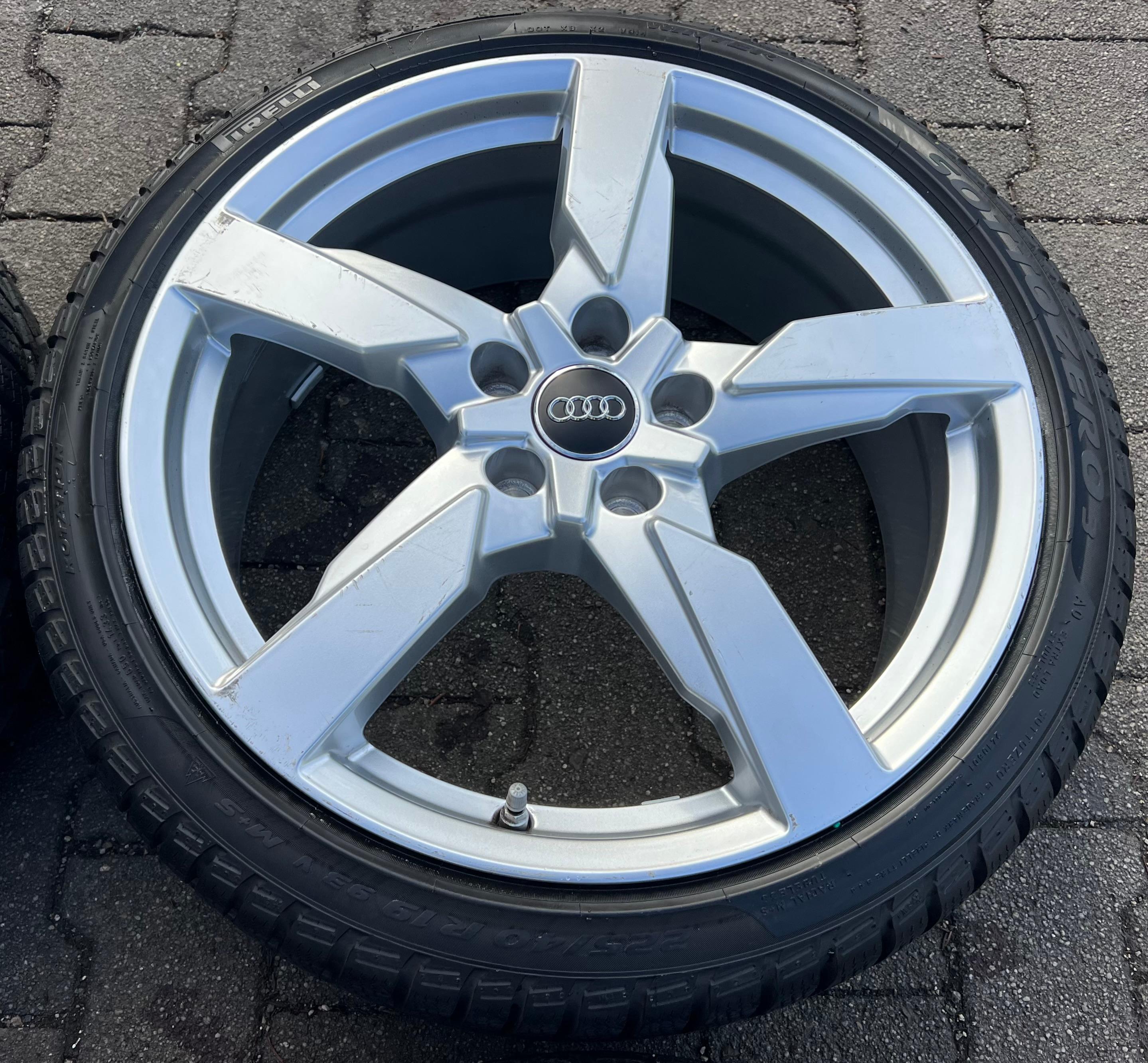 4 ORIGINAL 19" ALU WINTERRÄDER AUDI TT TTS 8S 8S0601025AG 225/40R19 93V PIRELLI
