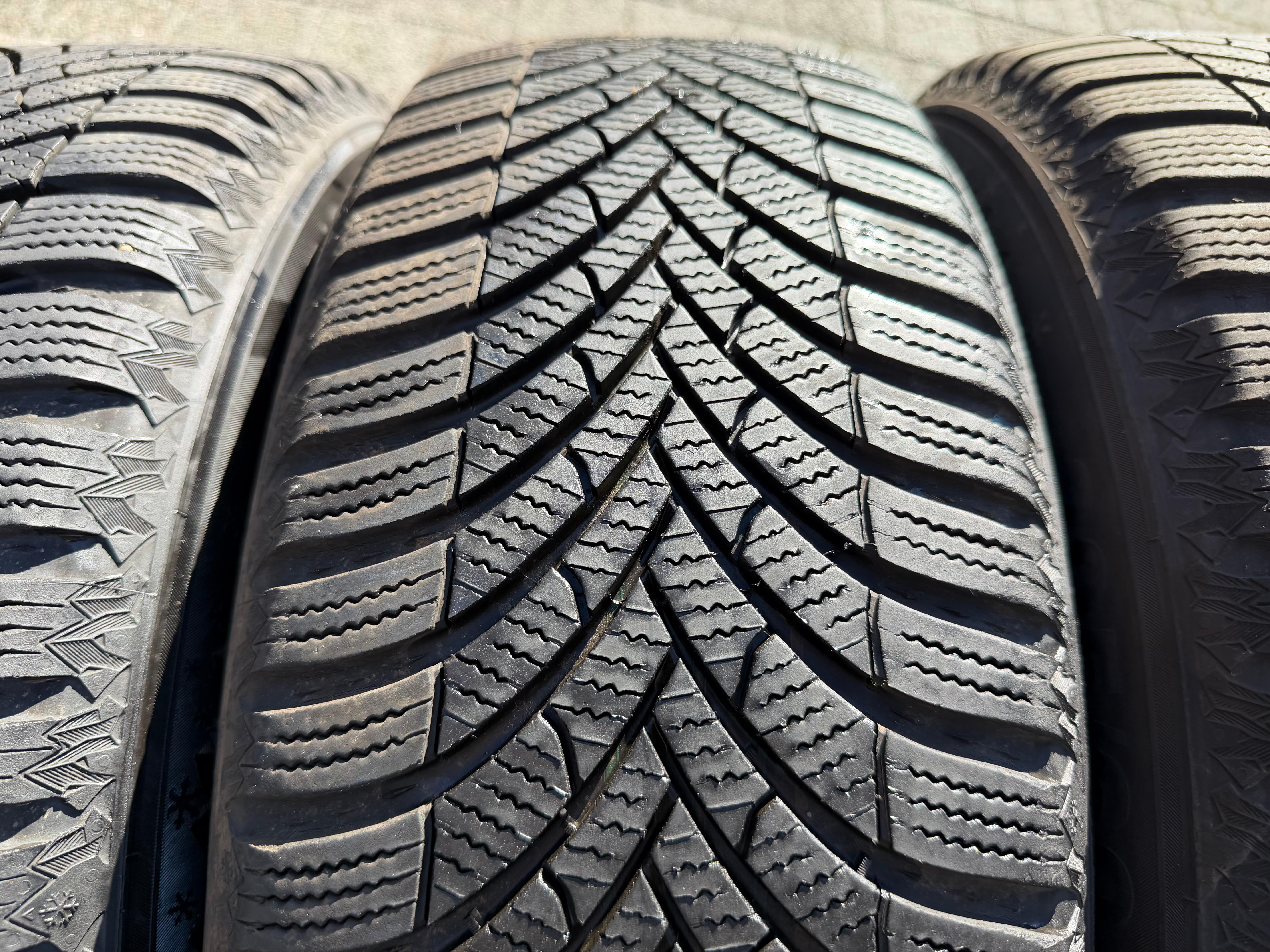 4 Winterräder Skoda Octavia IV 4 NX 205/60R16 96H 5Q0601027BQ Semperit
