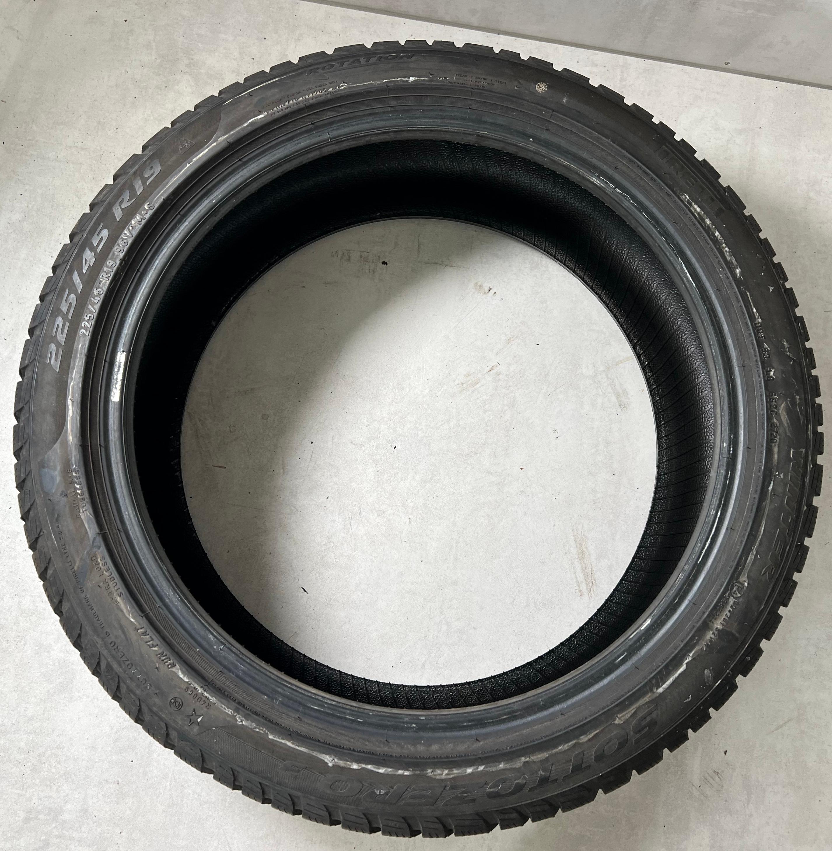 4 x 225/45R19 96V pneumatici invernali Pirelli Sottozero 3 Runflat 2x 7,5mm e 2x 6,5-7mm 2020 *