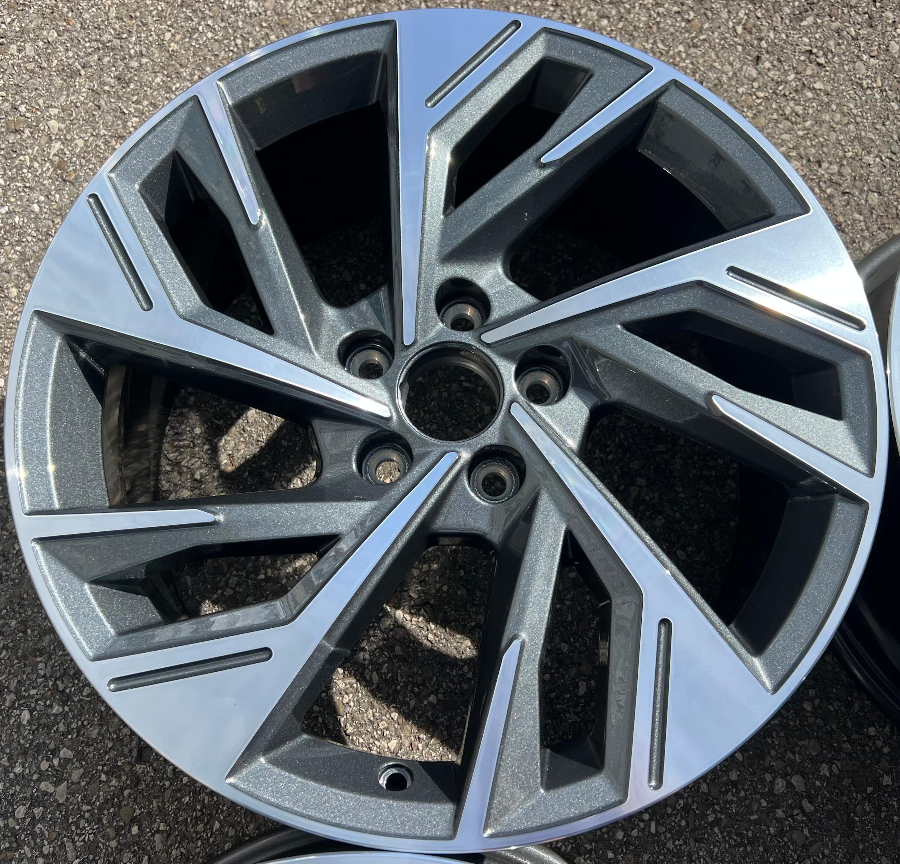 4 ORIGINAL 18" ALUFELGEN FELGEN AUDI A3 S3 8Y 8Y0601025AB 7,5x18 ET42 FREIHAUS