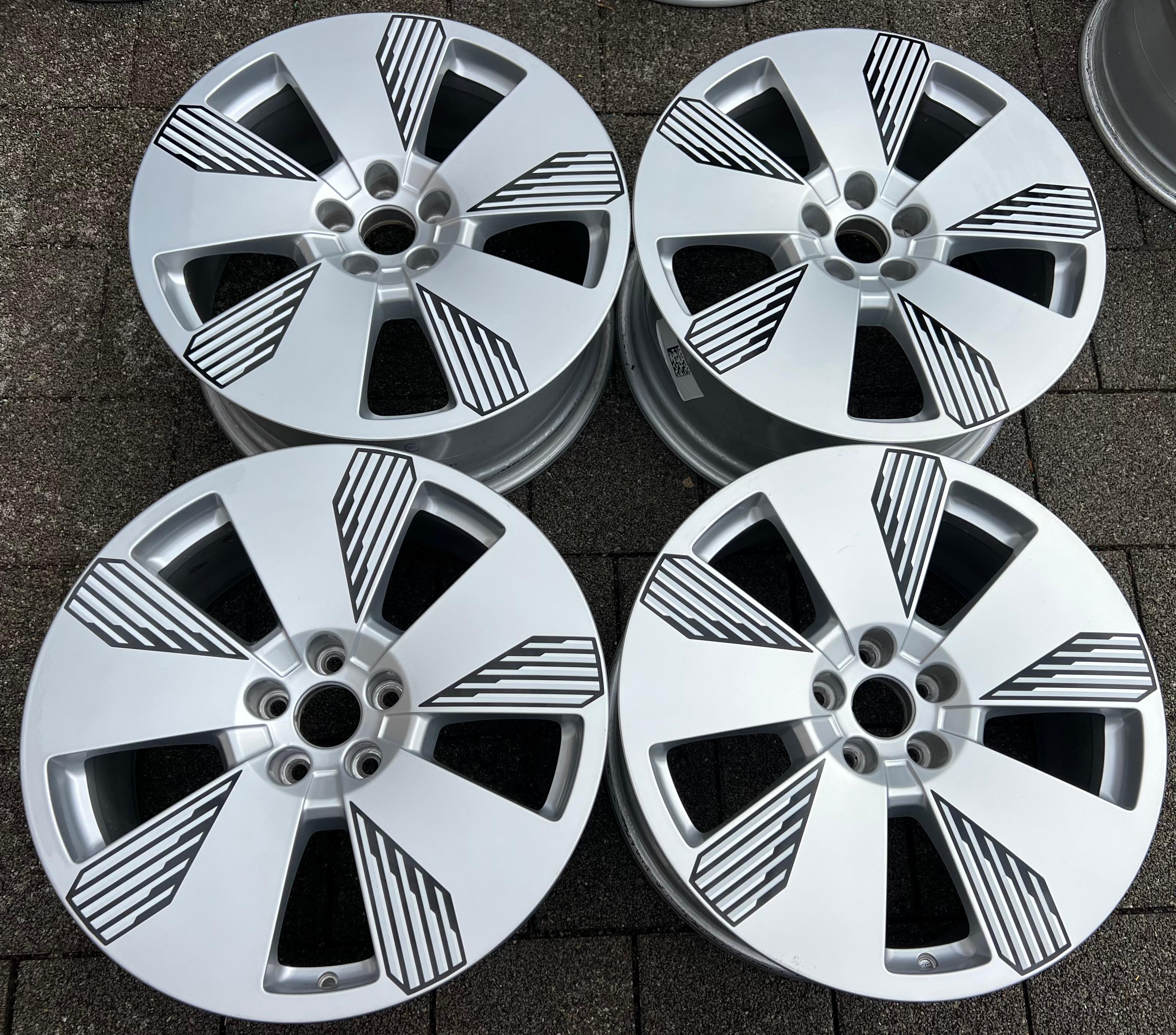 4 ORIGINAL 19" ALUFELGEN AUDI E-TRON GEN 8,5x19 ET36 4KE601025Q FREIHAUS