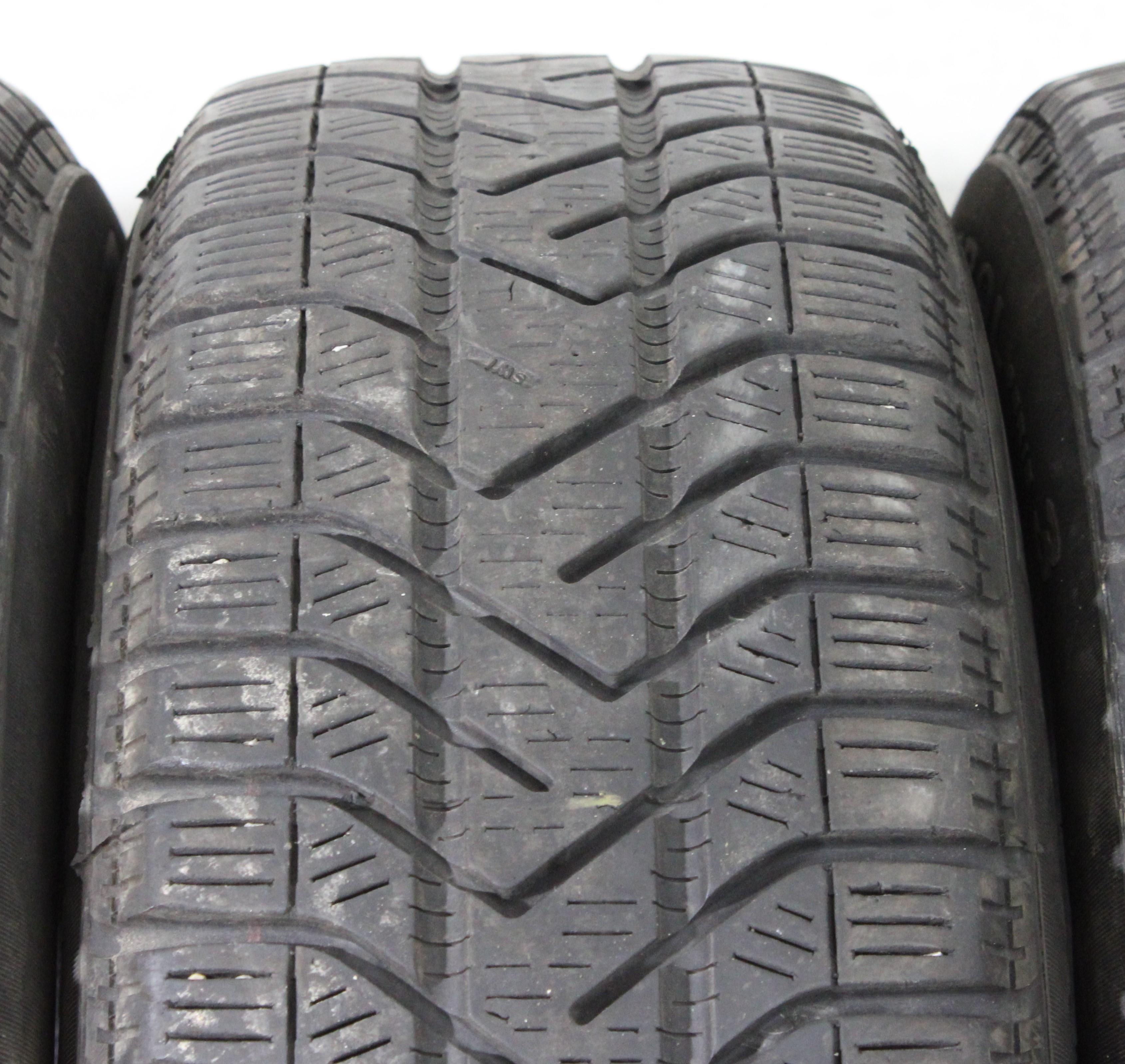 4 x 175/65R15 88H Winterreifen Pirelli Snow Control Serie 3 Winter 210* 2x5-5,5mm/2x7-7,5mm 2019