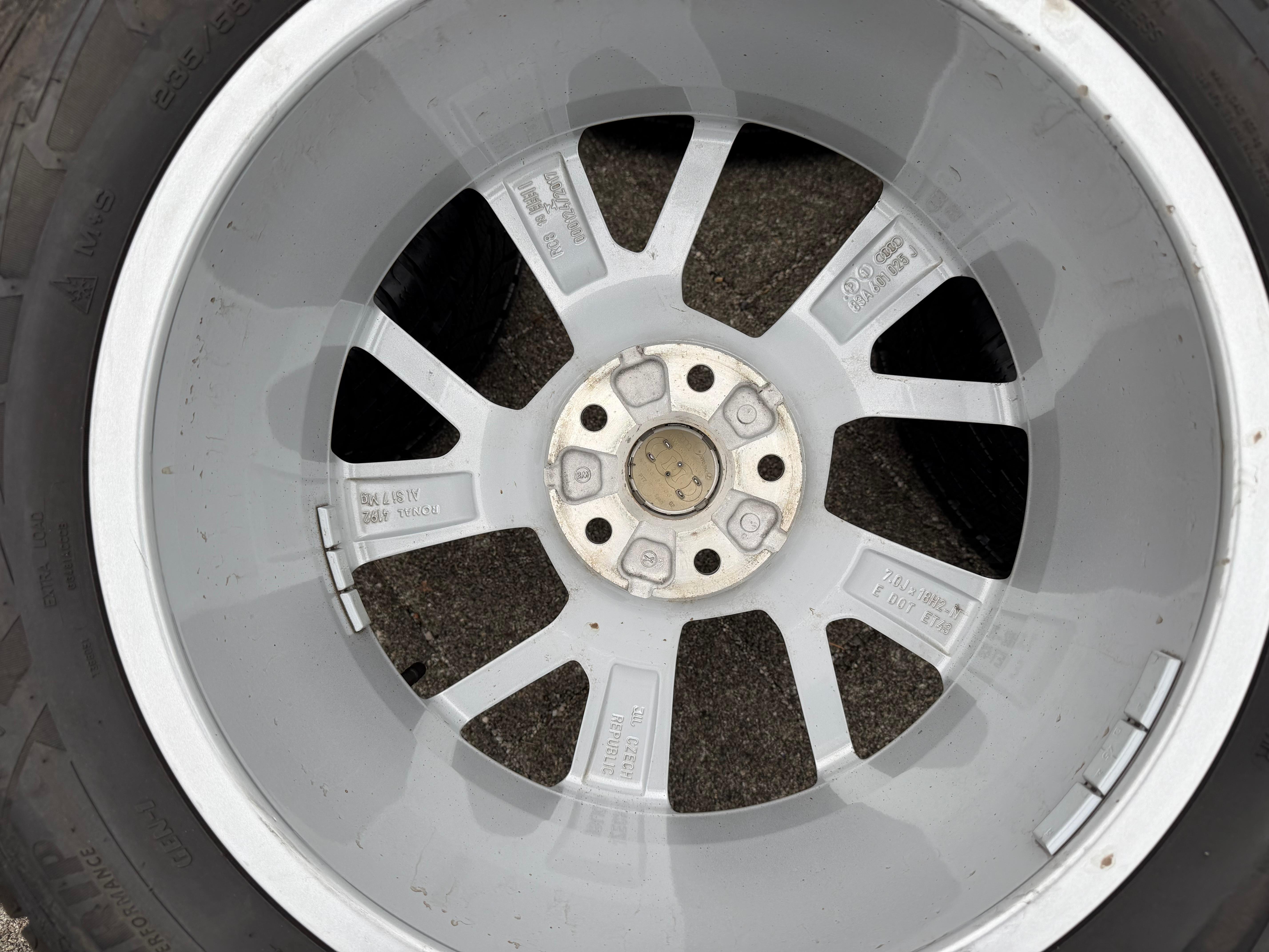 4 ruedas de invierno de aleación originales de 18" para Audi Q3 F3 83A 83A601025J 235/55R18 104H Goodyear