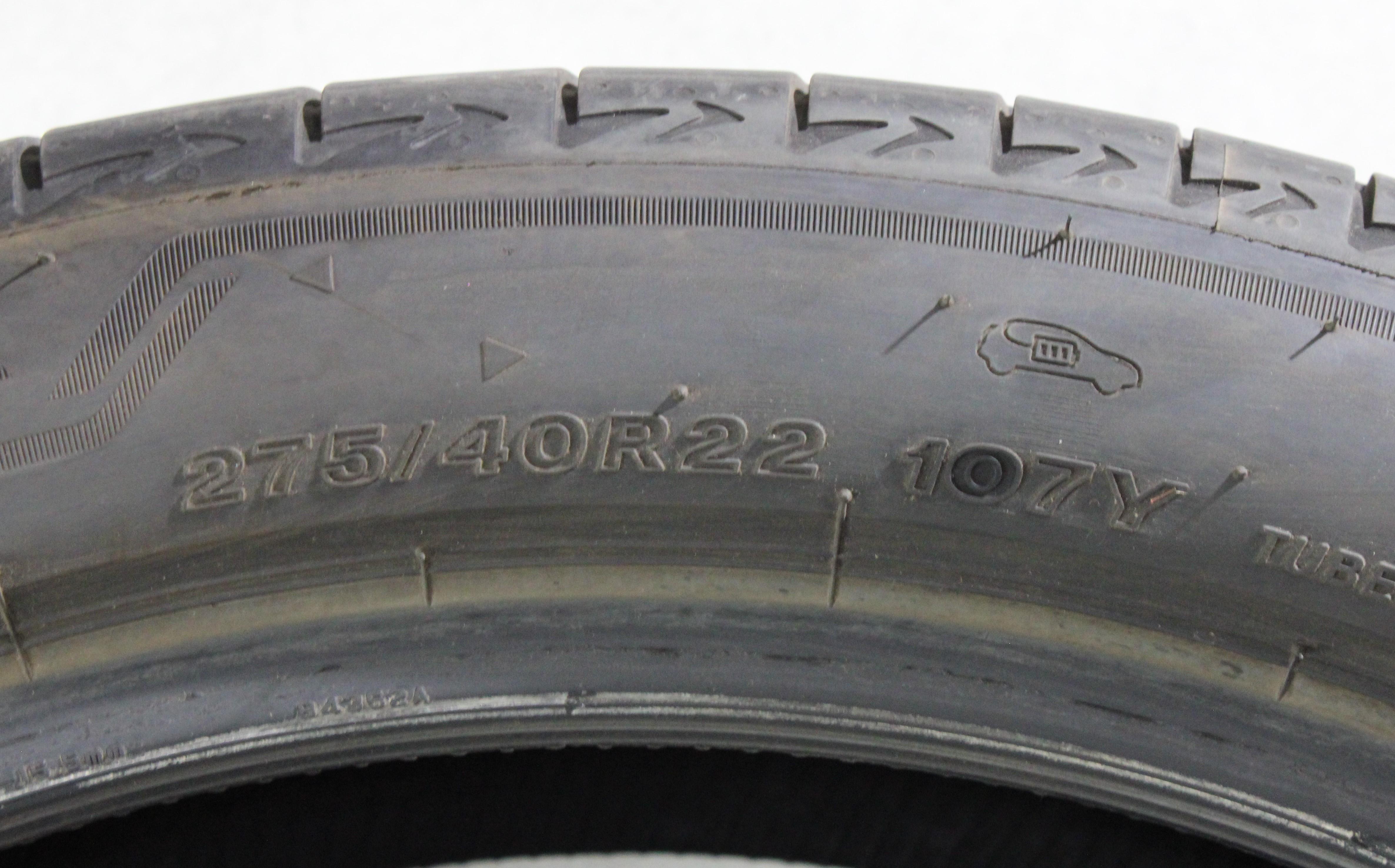 4 pneus d'été Bridgestone Alenza 001* 275/40R22 107Y, avec une profondeur de 5 à 5,5 mm au centre et de 6 mm sur les épaulements. 2023 Silent