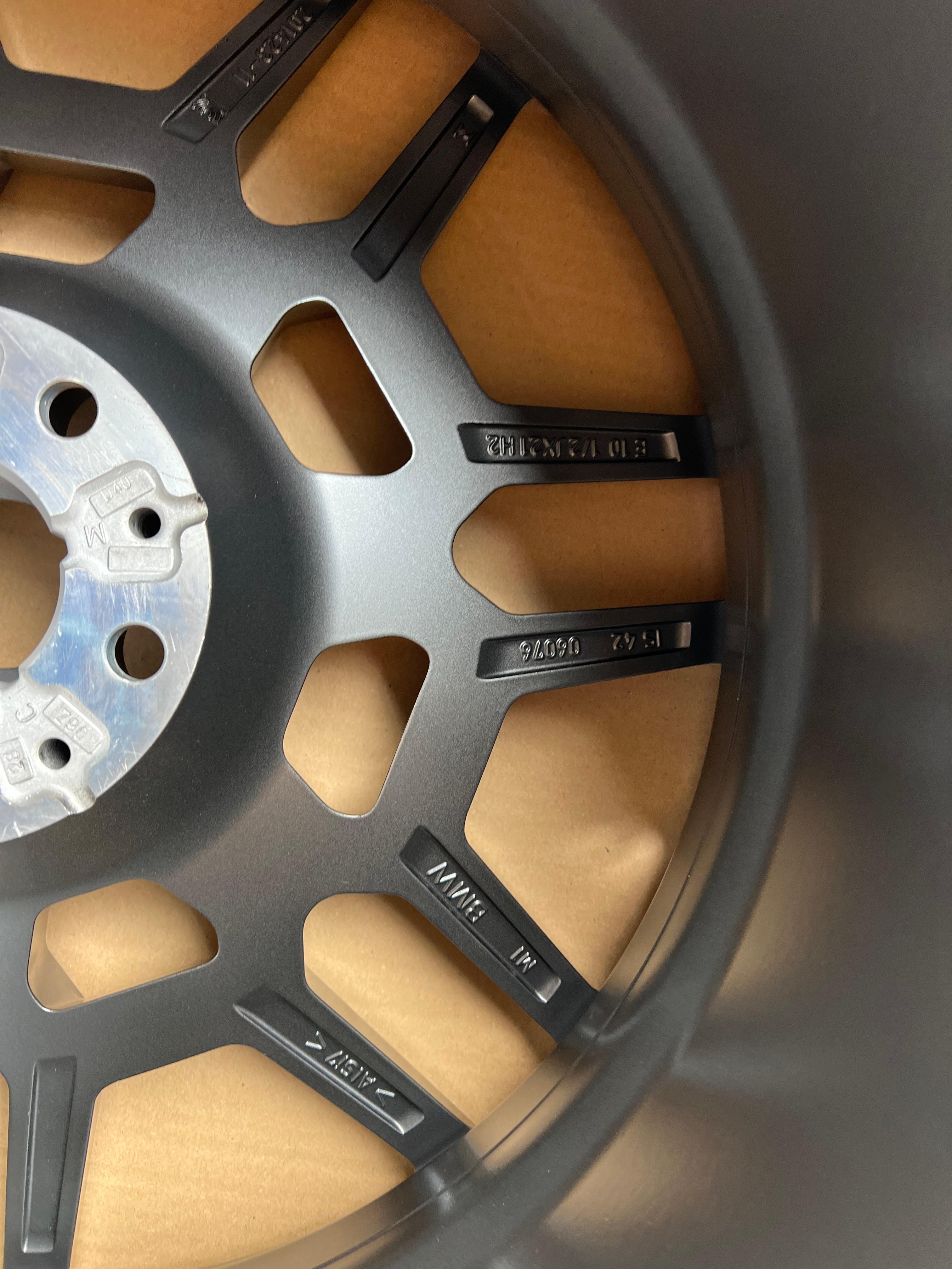 1 X LLANTAS ORIGINALES ALUMINIO 21" BMW XM G09 1543986 STYLING 918M 10,5x21 ET42 FREIHAUS