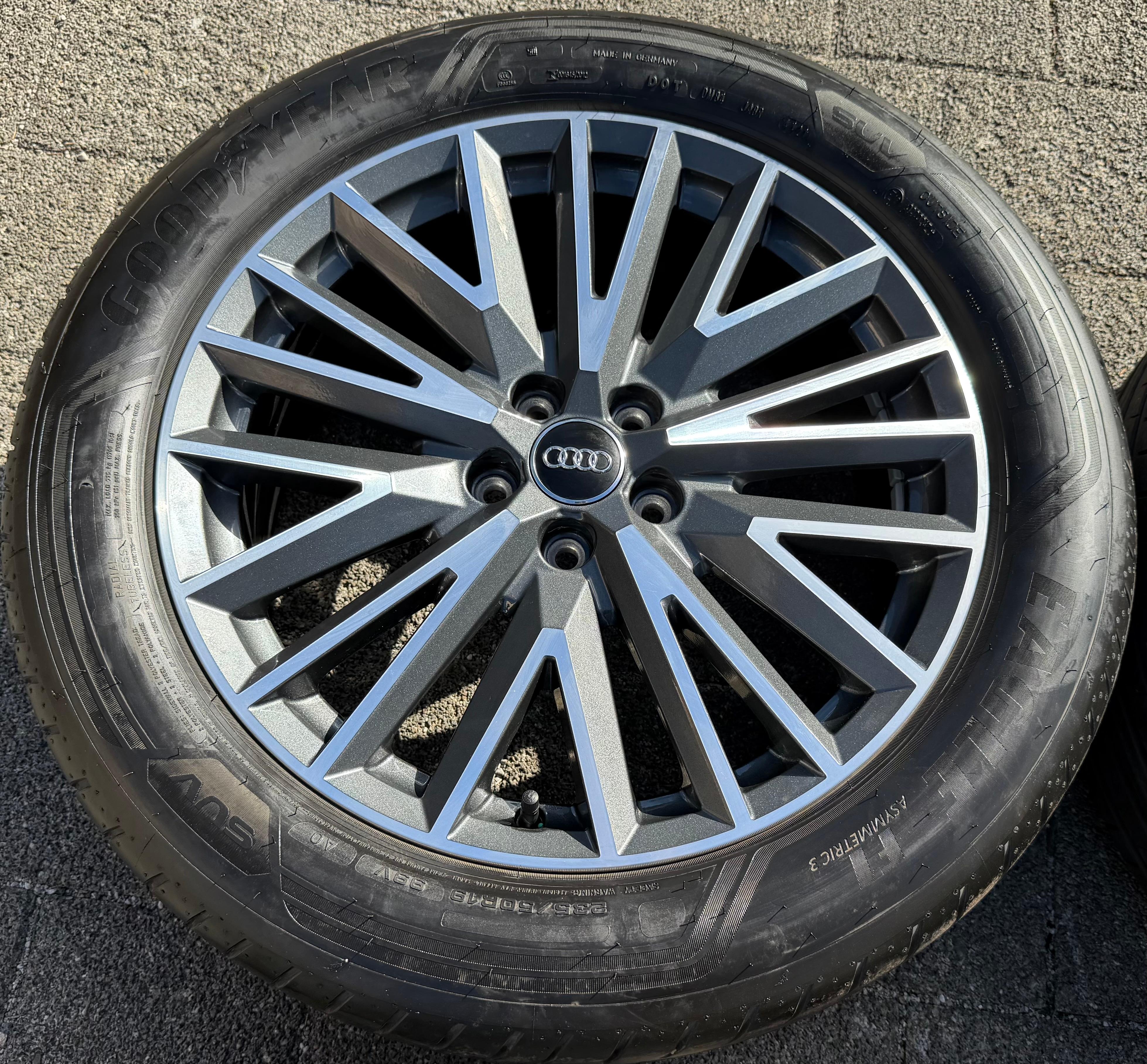 4 Original 19" Alu Sommerräder Audi Q3 F3B 83A 83A601025L 235/50R19 99V Goodyear