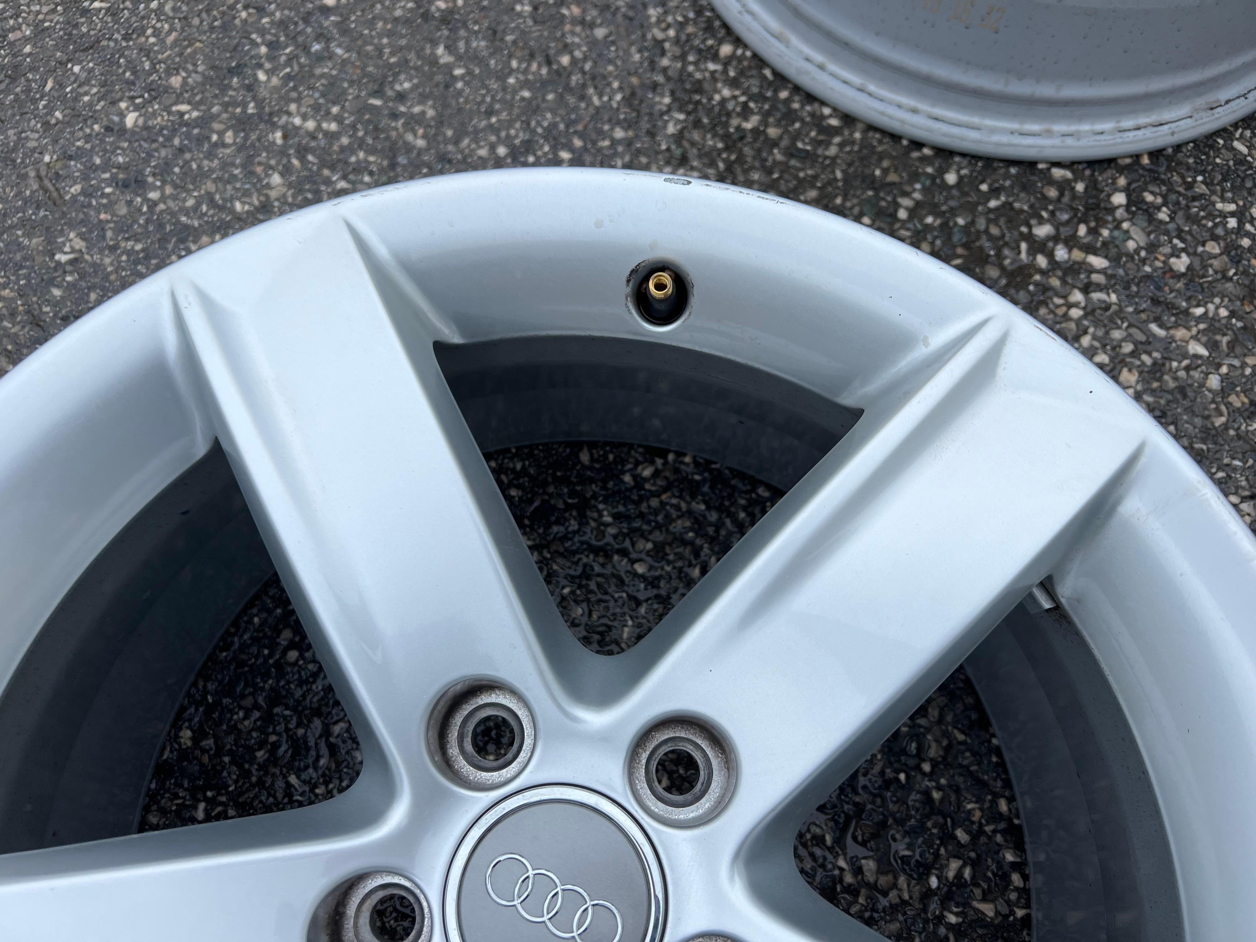 4 CERCHI ORIGINALI IN ALLUMINIO DA 17" AUDI A5 8T 8T0071497 CONSEGNA GRATUITA