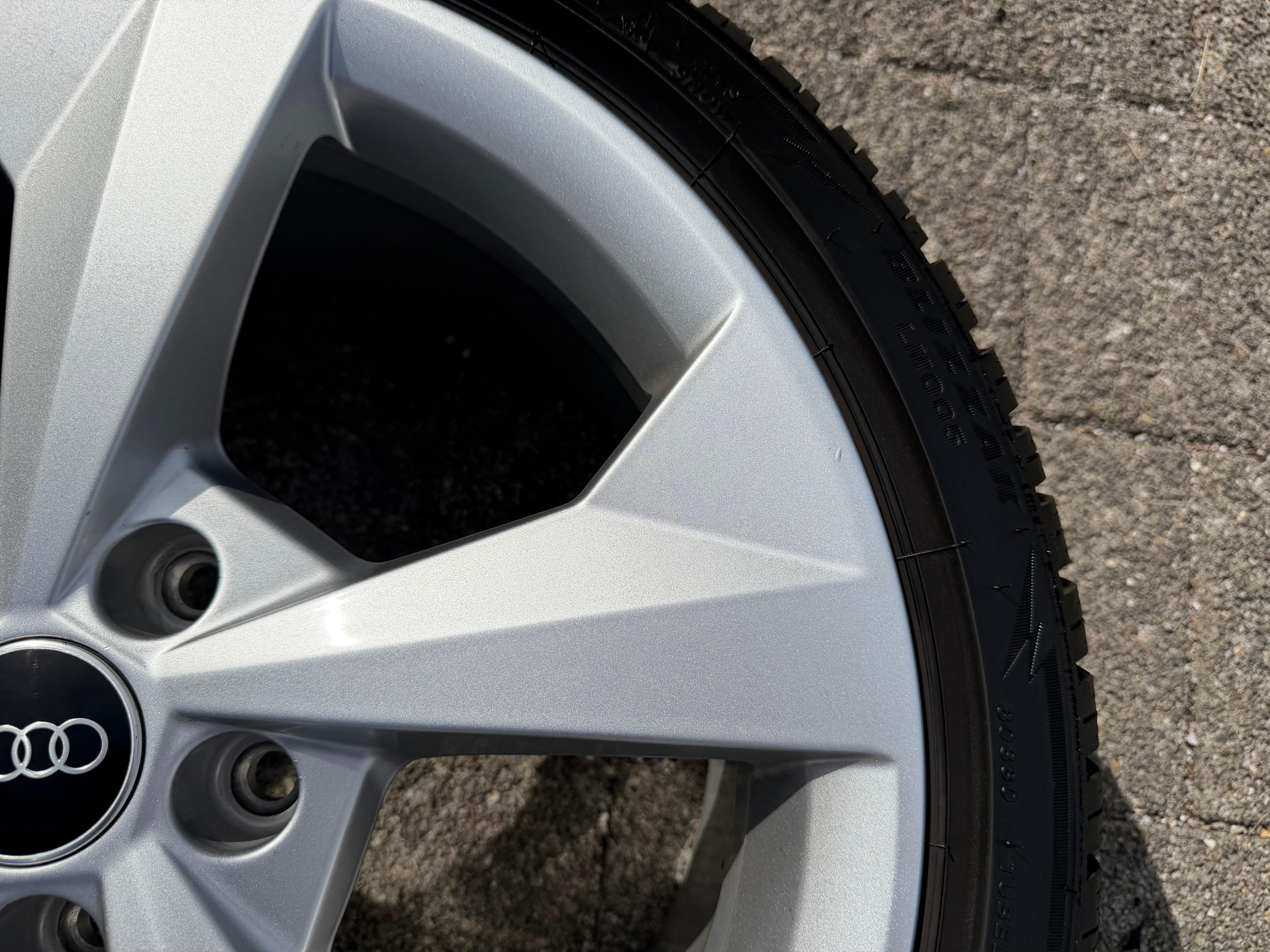 4 Original 18" Alufelgen Felgne Audi A3 S3 8Y 8Y0601025J 8x18 ET46