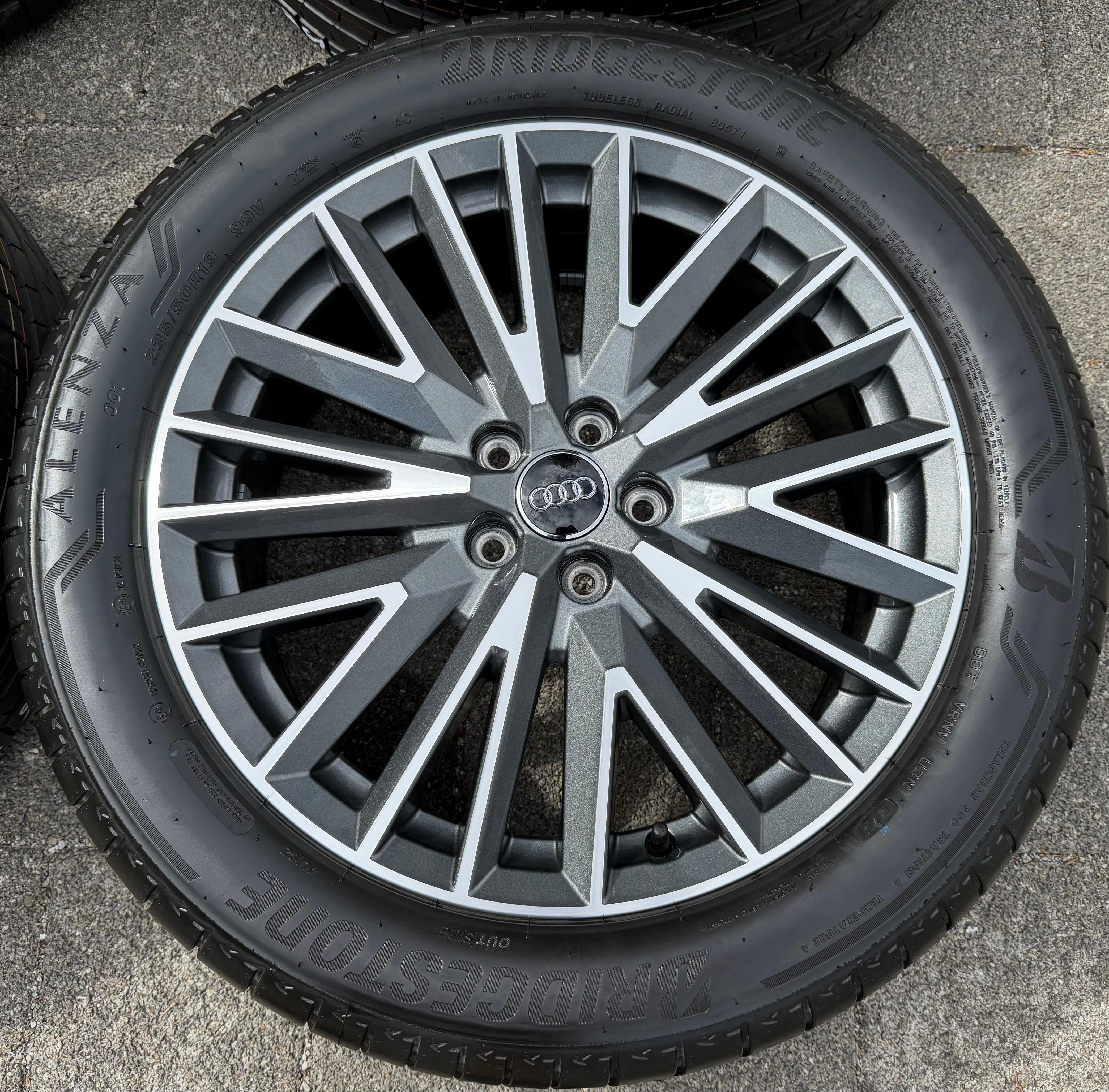 4 originele 19-inch aluminium zomerwielen voor Audi Q3 F3B 83A 83A601025L 235/50R19 99V Bridgestone