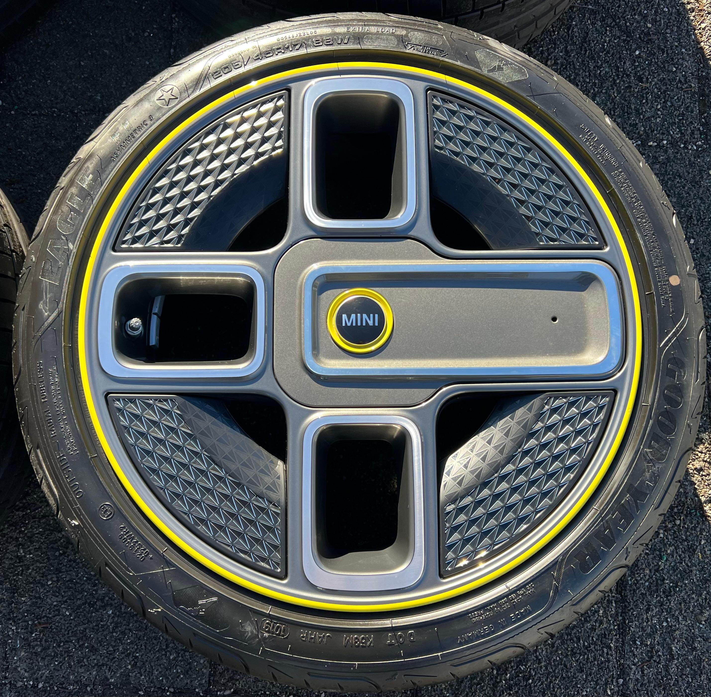 4 ORIGINELE 17" ALUMINIUM ZOMERWIELEN MINI F55 F56 F57 ELEKTRISCHE SPAAK 737 6889171