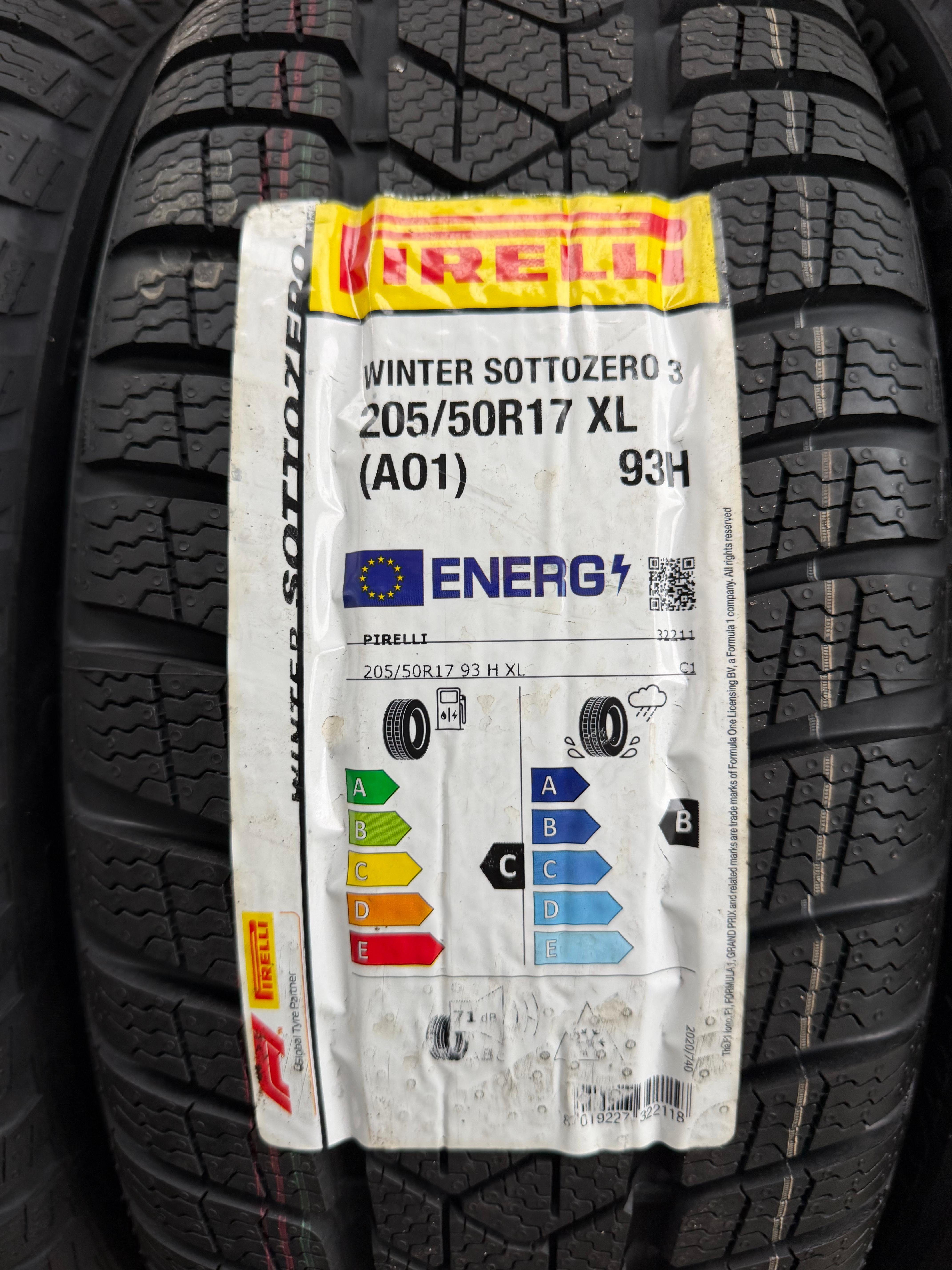 4 Original 17" Alu Winterräder Audi A3 S3 8Y 8Y0601025L 205/50R17 93H Pirelli
