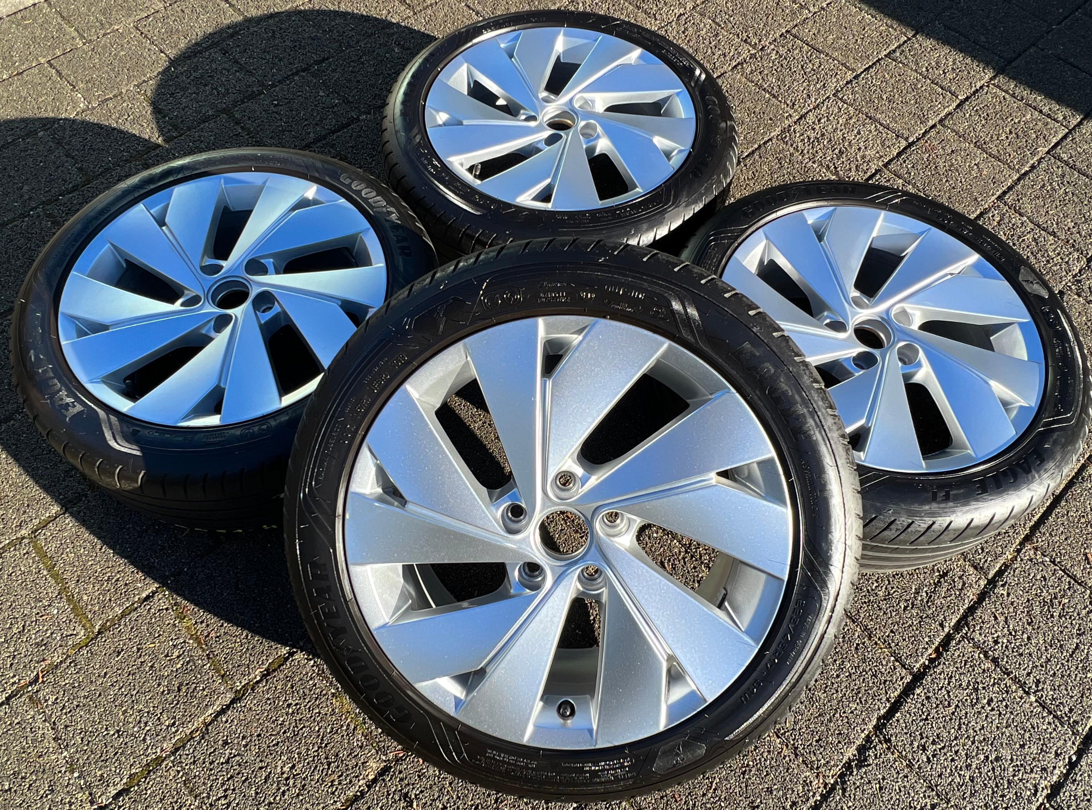 4 ORIGINELE 17" ALUMINIUM ZOMERWIELEN VW GOLF 8 VIII 225/45R17 91W GOODYEAR BELMONT GRATIS VERZENDING