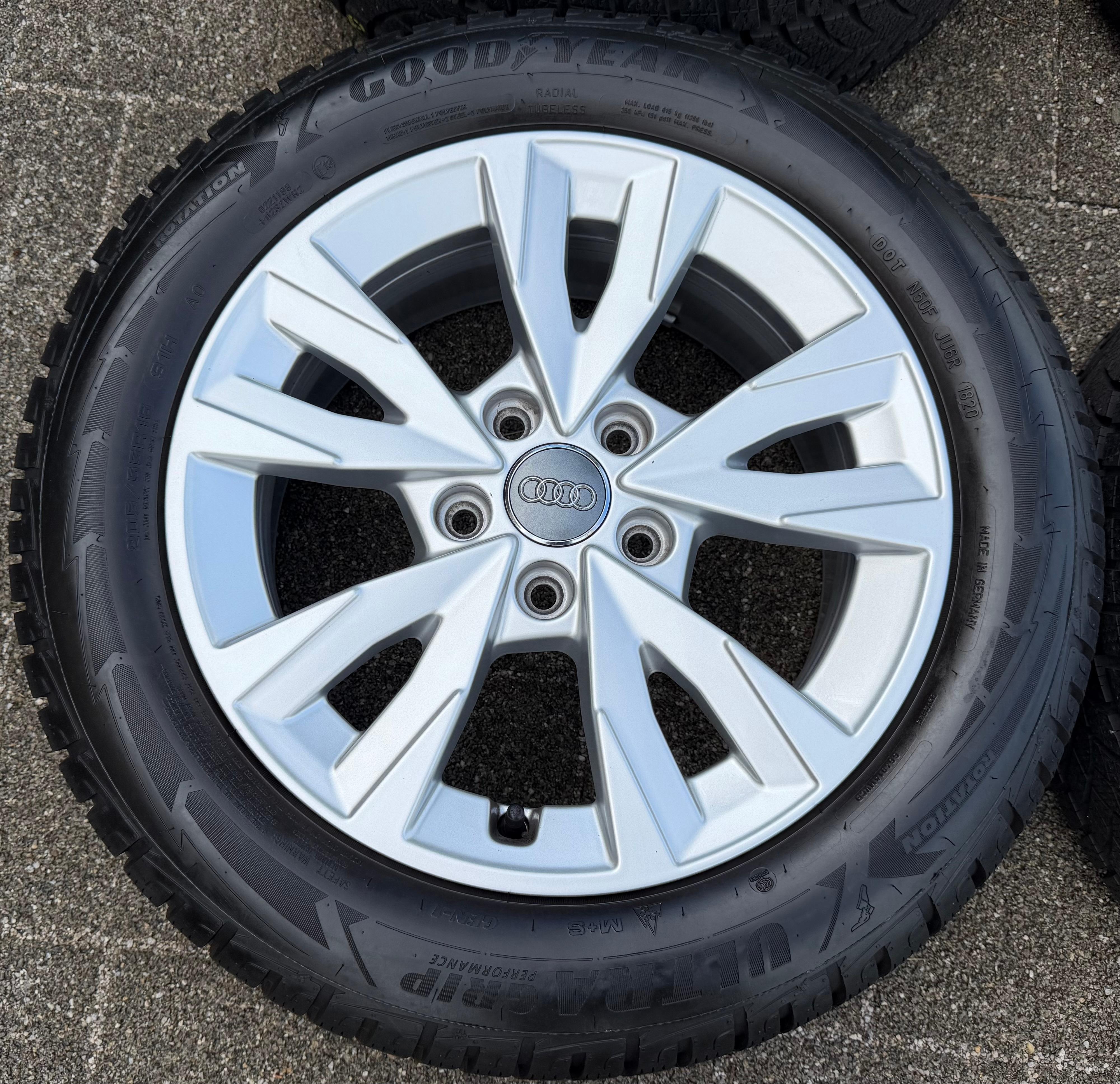 4 Original Alu Winterräder Audi A3 8Y 8Y0071496 205/55R16 91H Goodyear