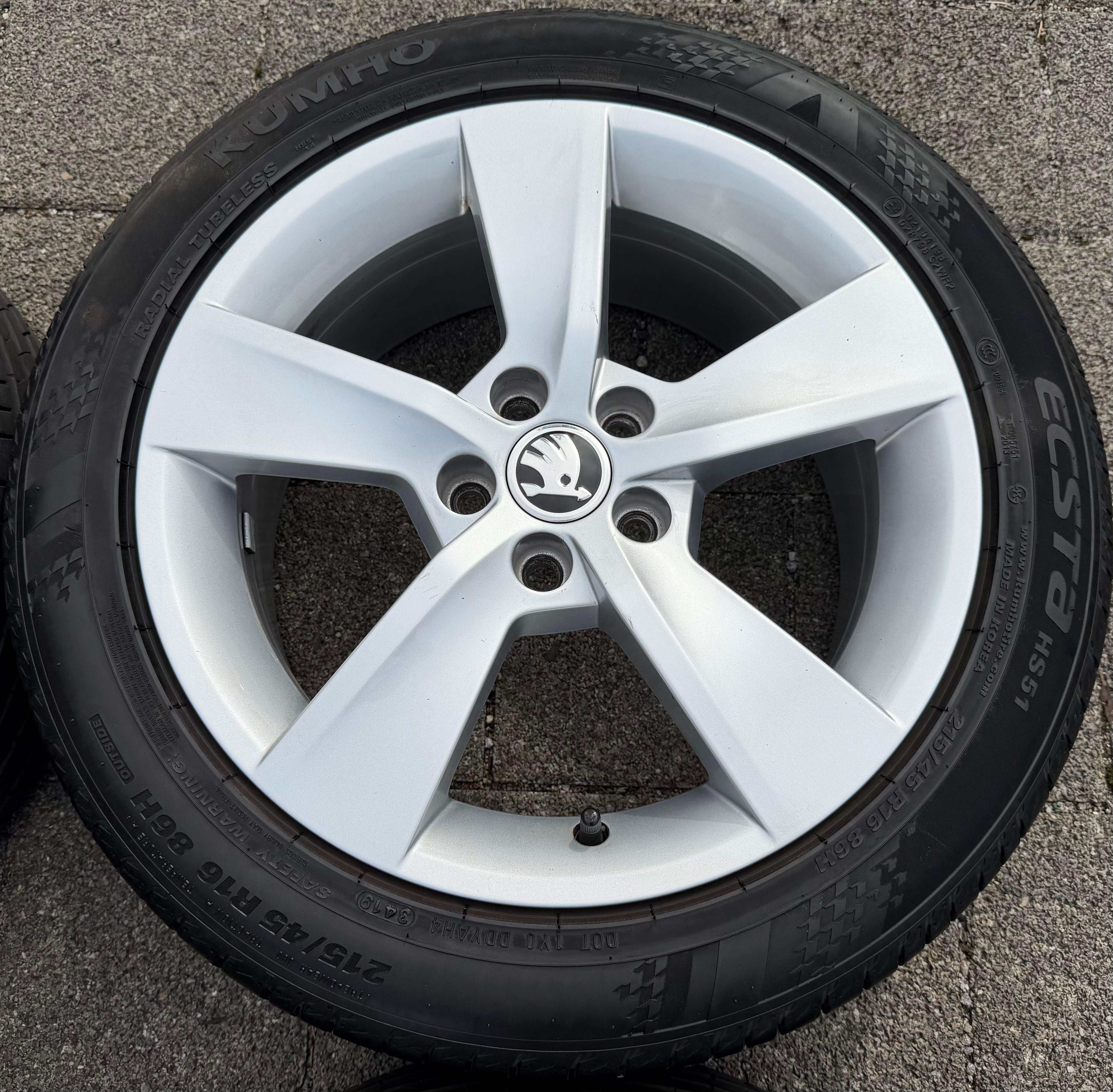 4 ruote estive in lega originali da 16" per Skoda Fabia 3 215/45R16 86H 5JA601025AD