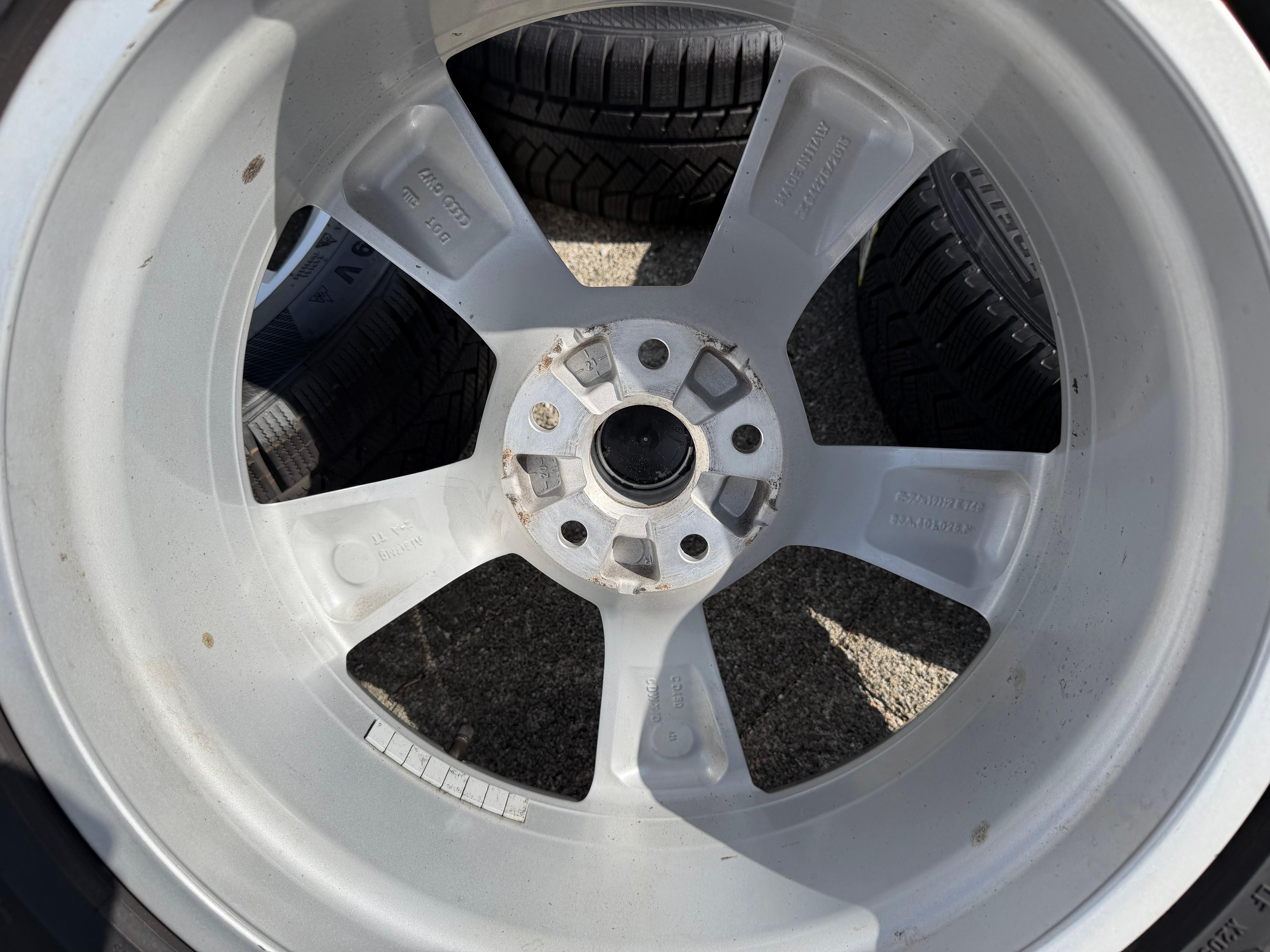 4 Original 19" Alu Winterräder Audi Q3 F3B 83A 83A601025N 235/50R19 99V Winter
