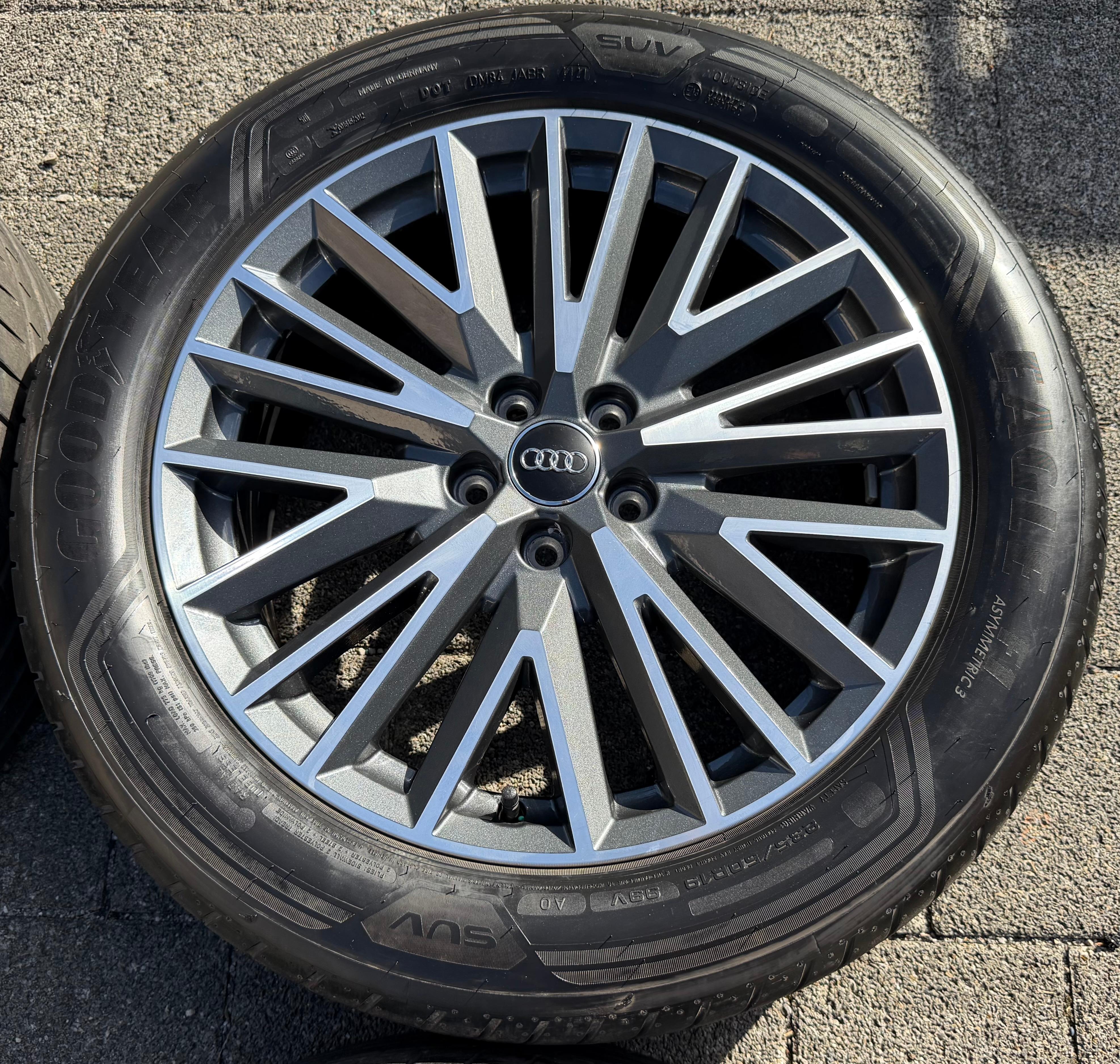 4 Original 19" Alu Sommerräder Audi Q3 F3B 83A 83A601025L 235/50R19 99V Goodyear