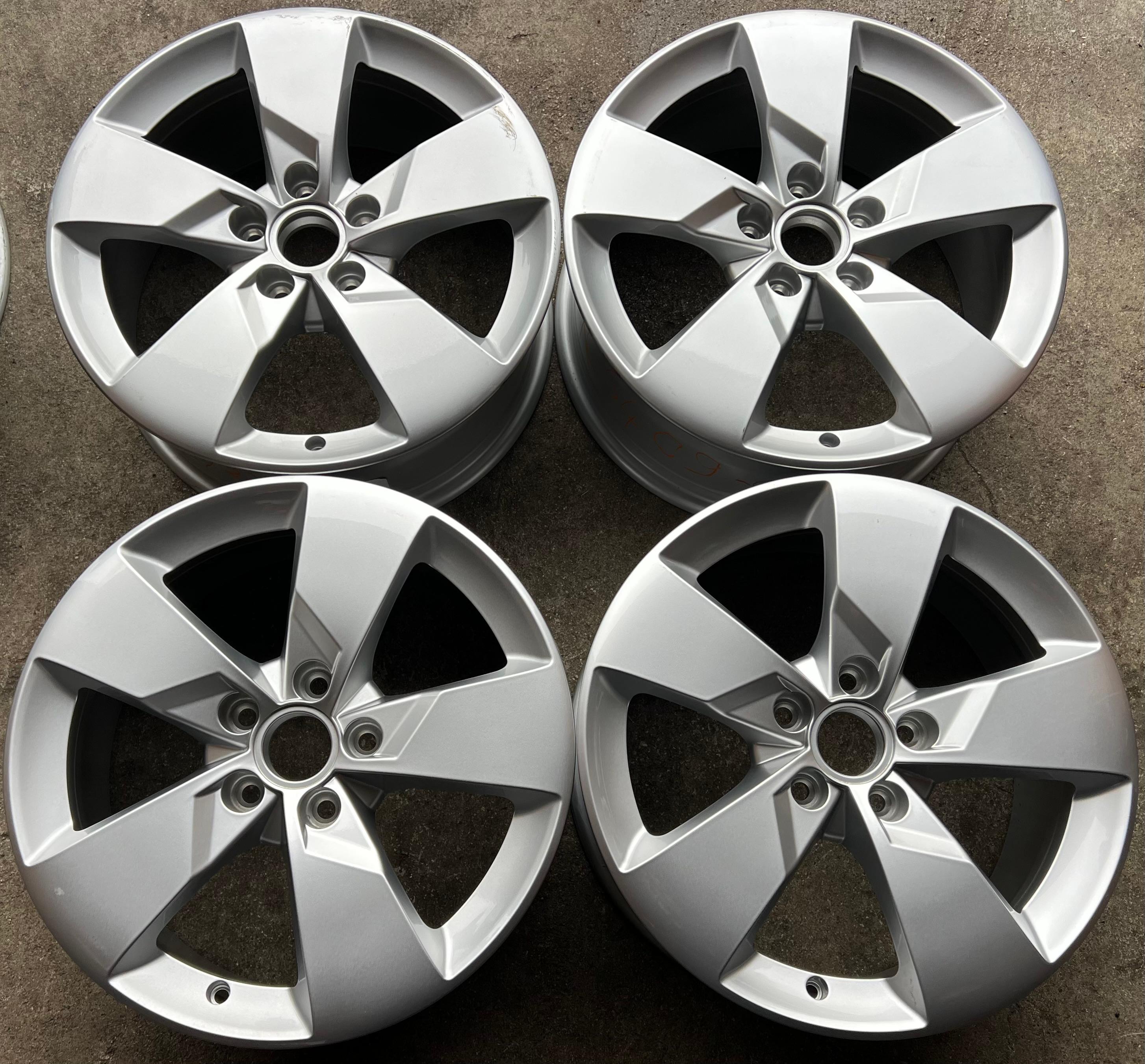 4 ORIGINAL 17" ALUFELGEN FELGEN AUDI TT 8S 8S0601025J 7x17 ET47