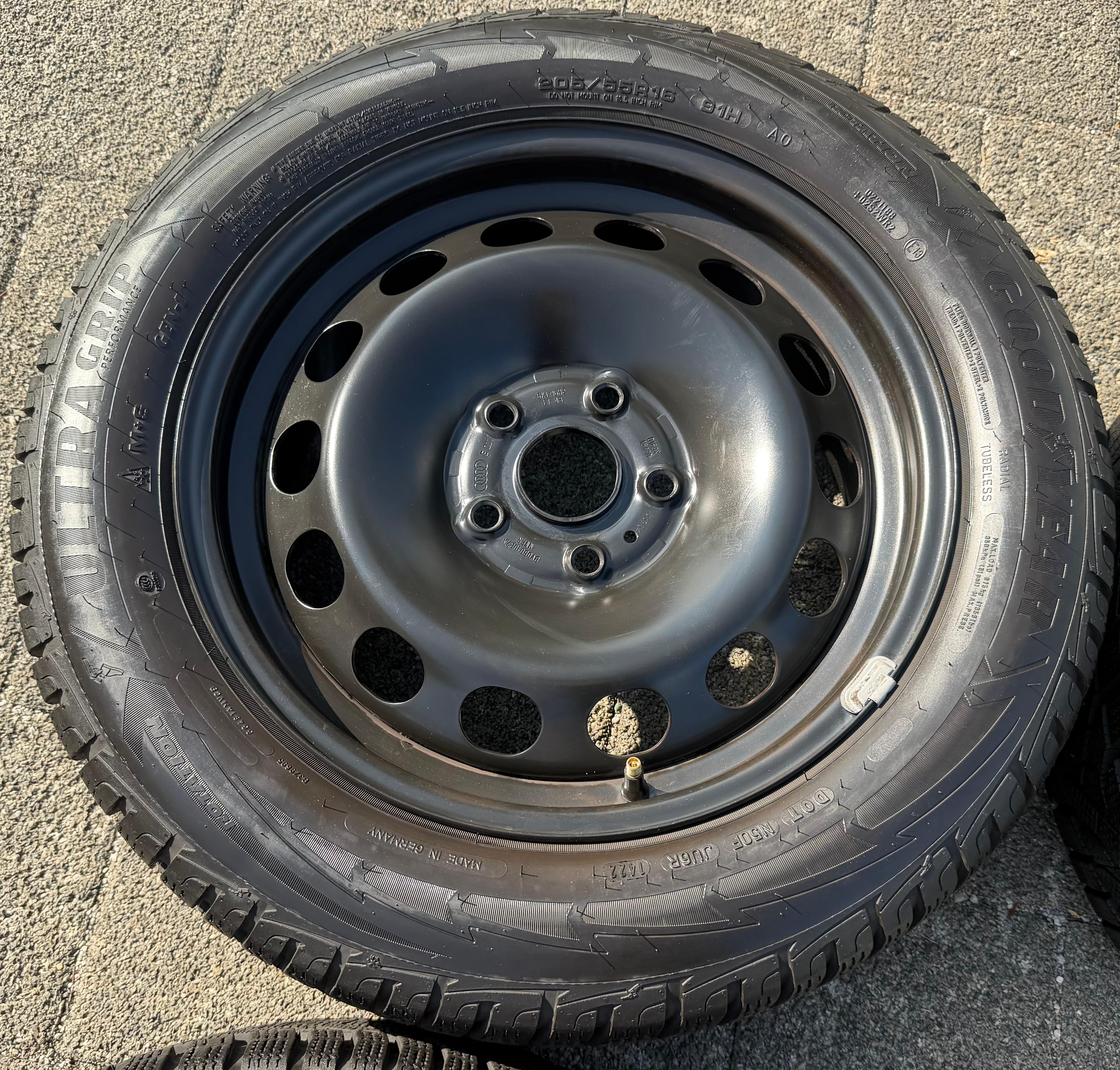 4 Original Stahlfelgen + Radkappen Audi A3 8V Cabrio Limousine Sportback 8V0601027A 6,5x16 ET43