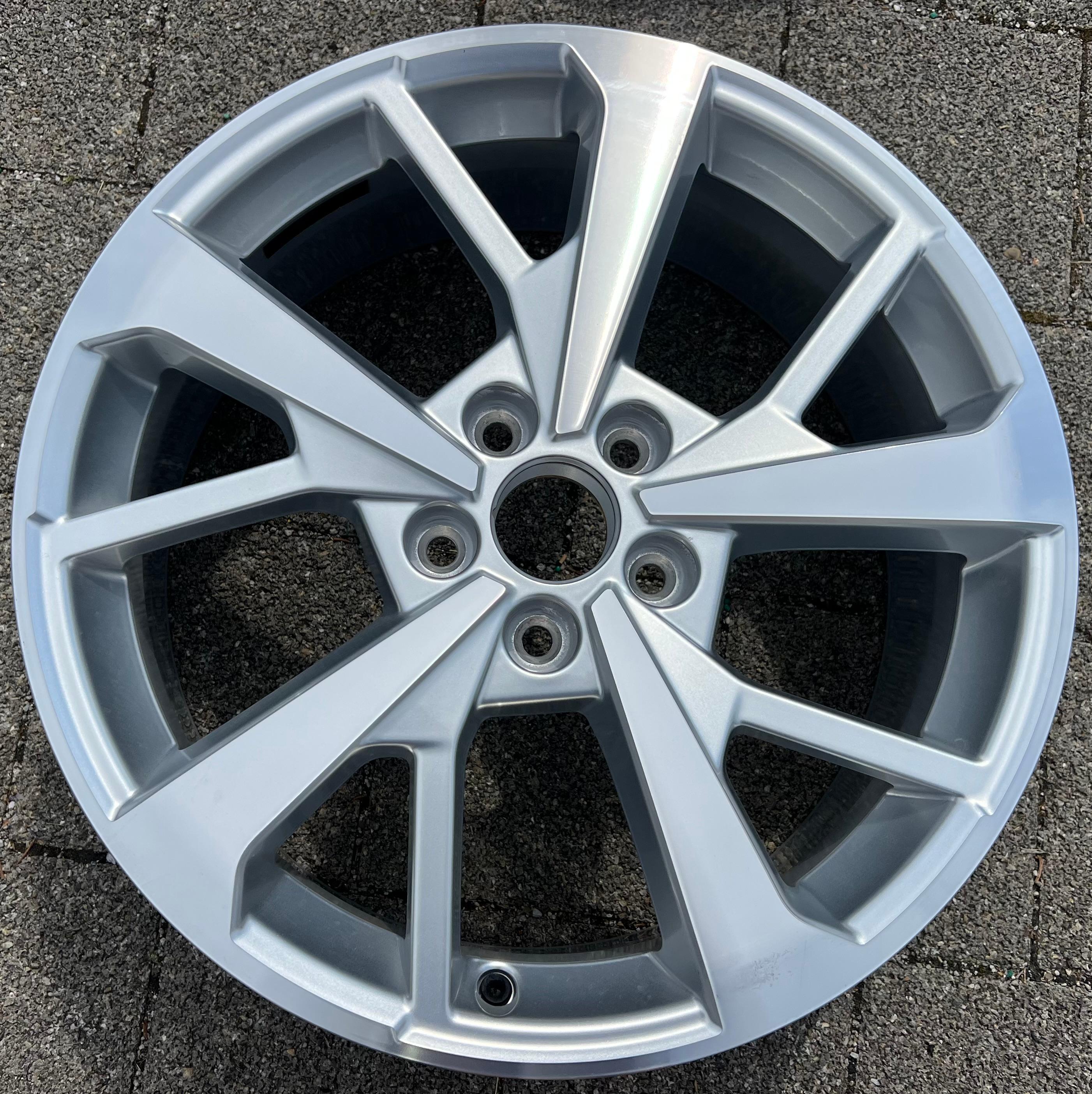 1 X ORIGINAL 18" ALUFELGE AUDI Q3 F3 83A601025J 7x18 ET43 FELGE FREIHAUS