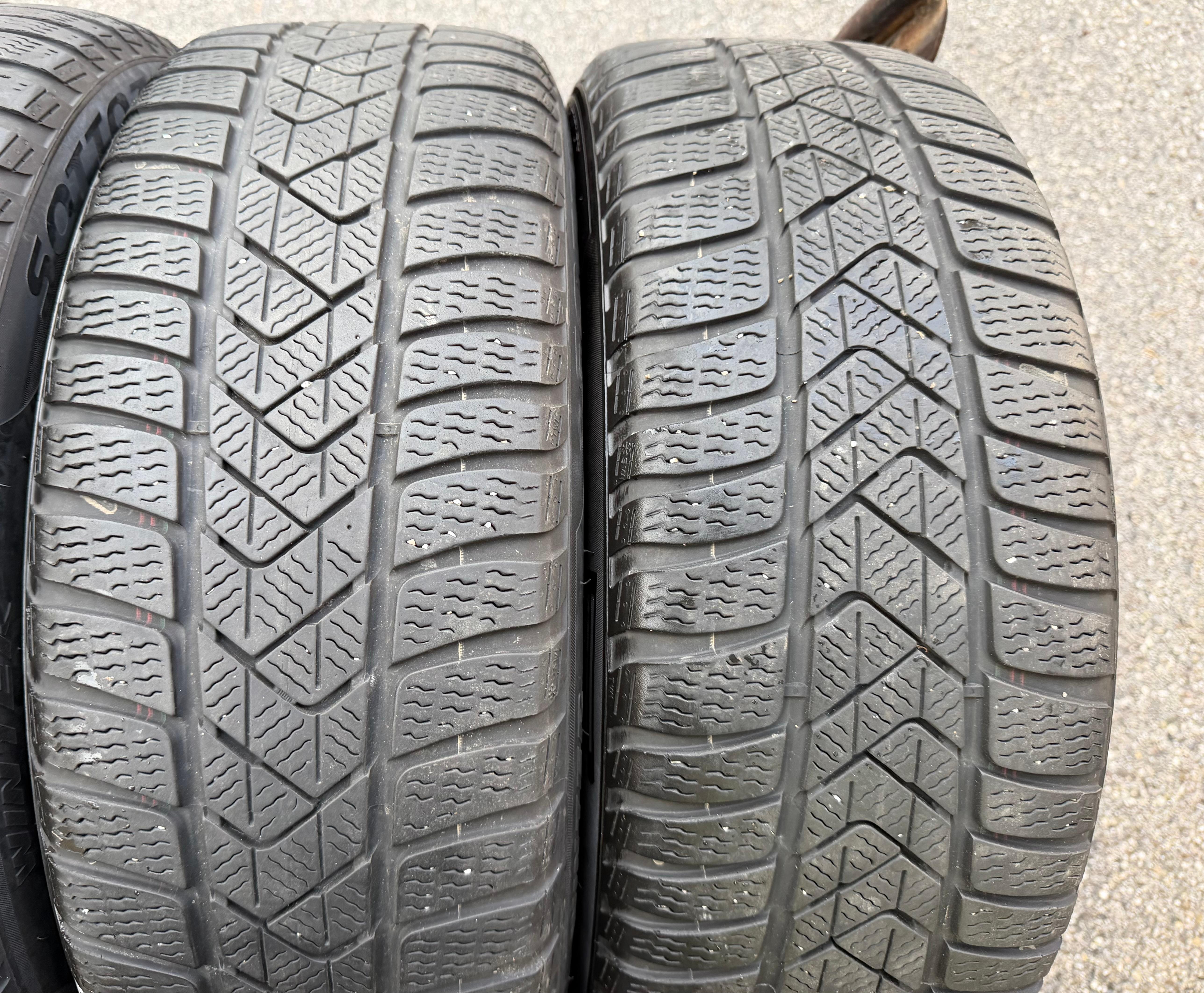 4 ruote complete in lega originali da 17" invernali Audi A3 S3 8Y 8Y0601025L 205/50R17 93H Pirelli 2022